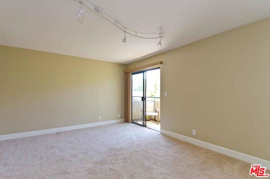 10982 ROEBLING AVE Unit: 461