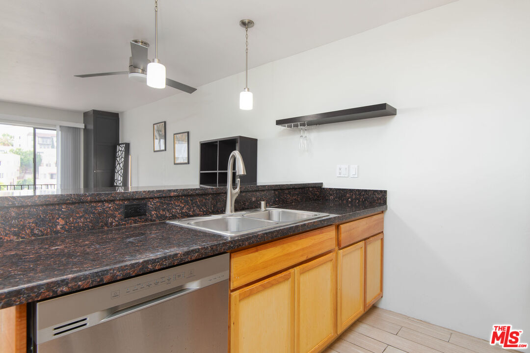 10982 Roebling Ave Unit: 462