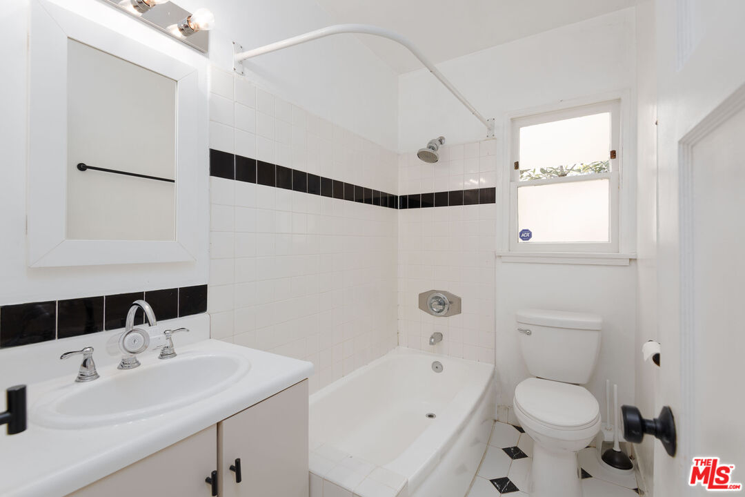1133 26TH ST Unit: A