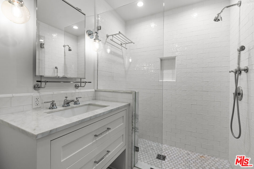 928 Lincoln Blvd Unit: A