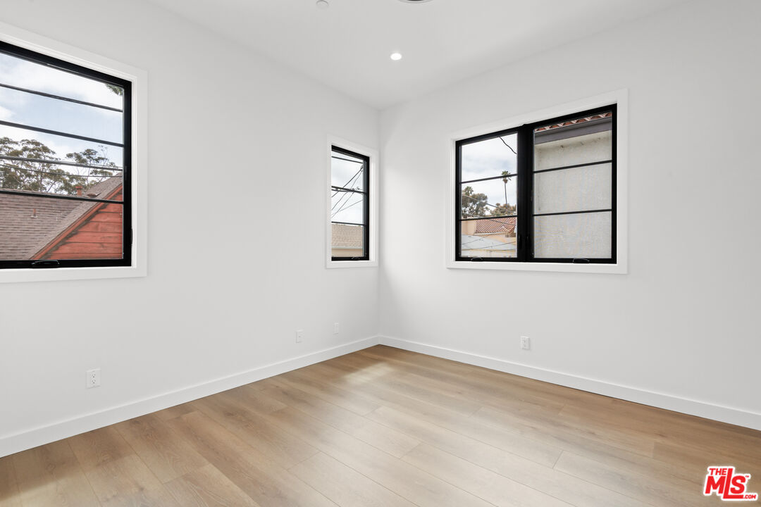 930 Lincoln Blvd Unit: B
