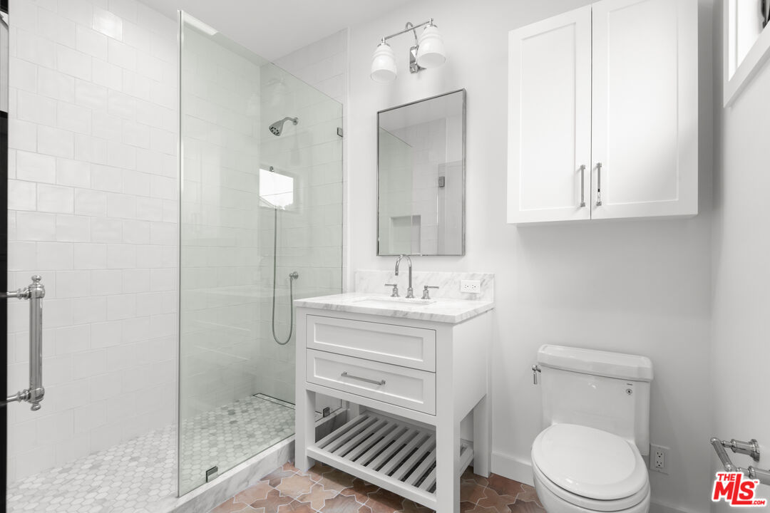 930 Lincoln Blvd Unit: B