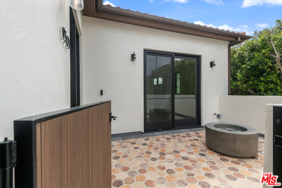 930 Lincoln Blvd Unit: B