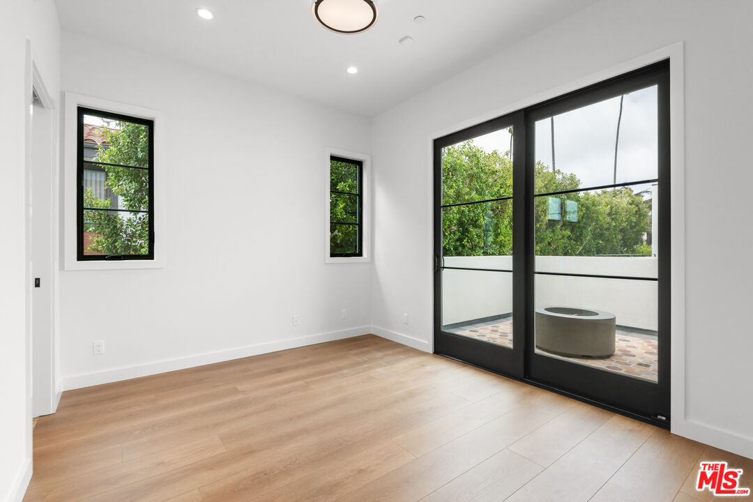 930 Lincoln Blvd Unit: B