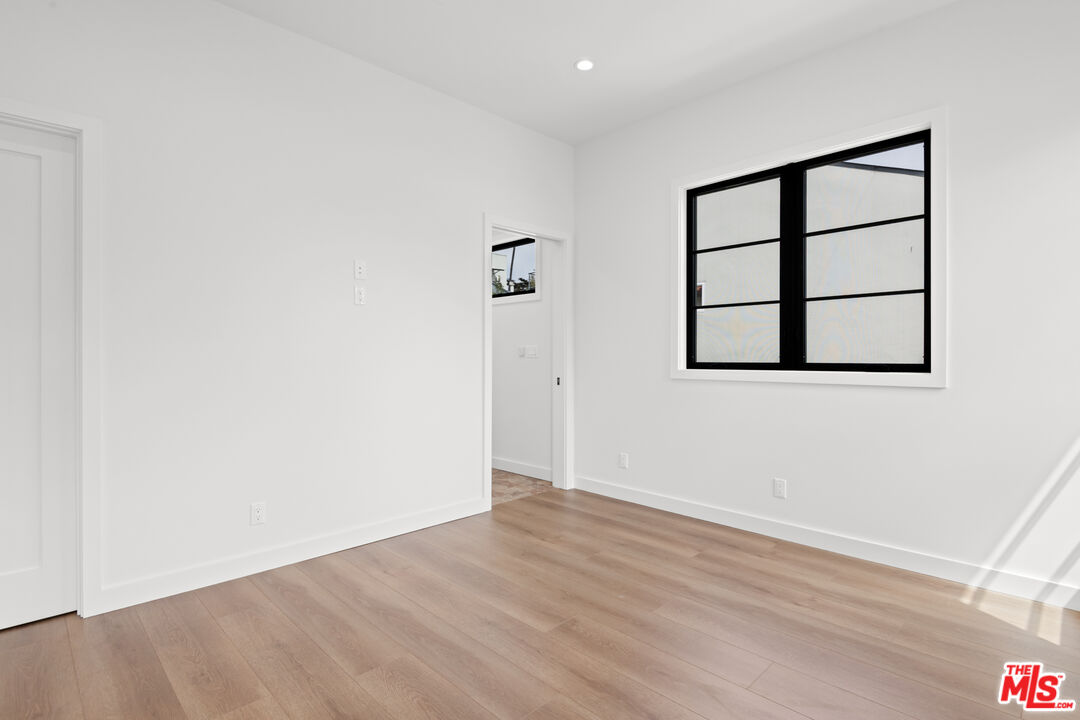 930 Lincoln Blvd Unit: B