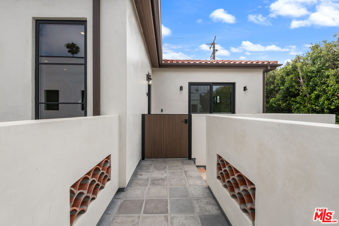930 Lincoln Blvd Unit: B