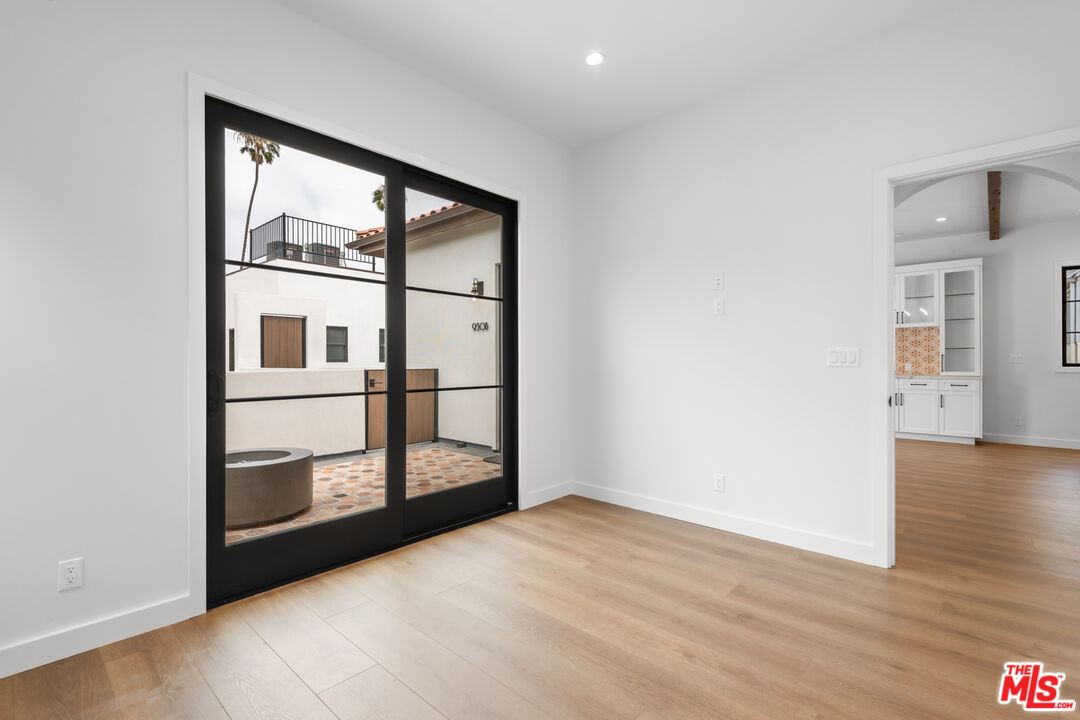 930 Lincoln Blvd Unit: B