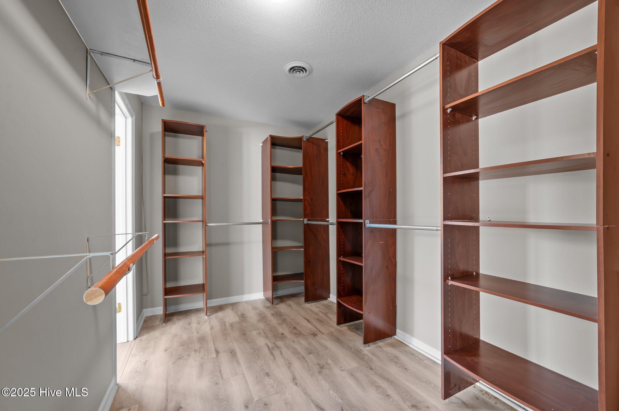 906 Isabella Avenue Ext