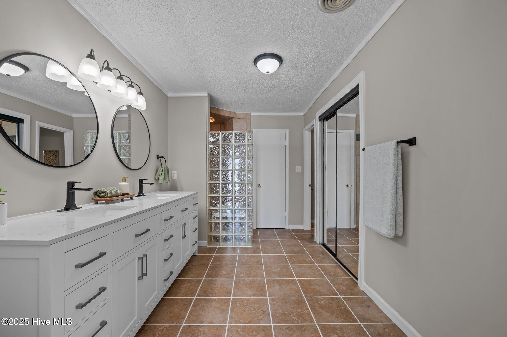 906 Isabella Avenue Ext