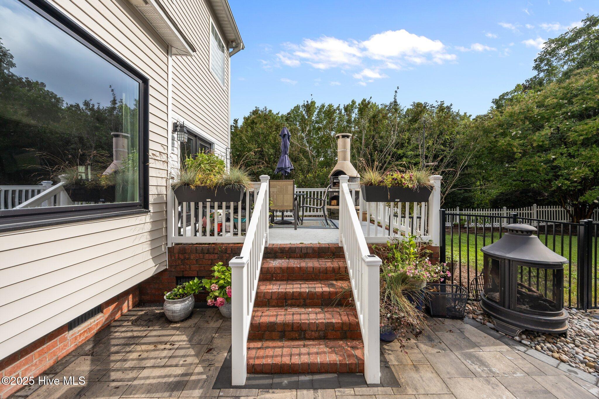 2221 Greaves Court