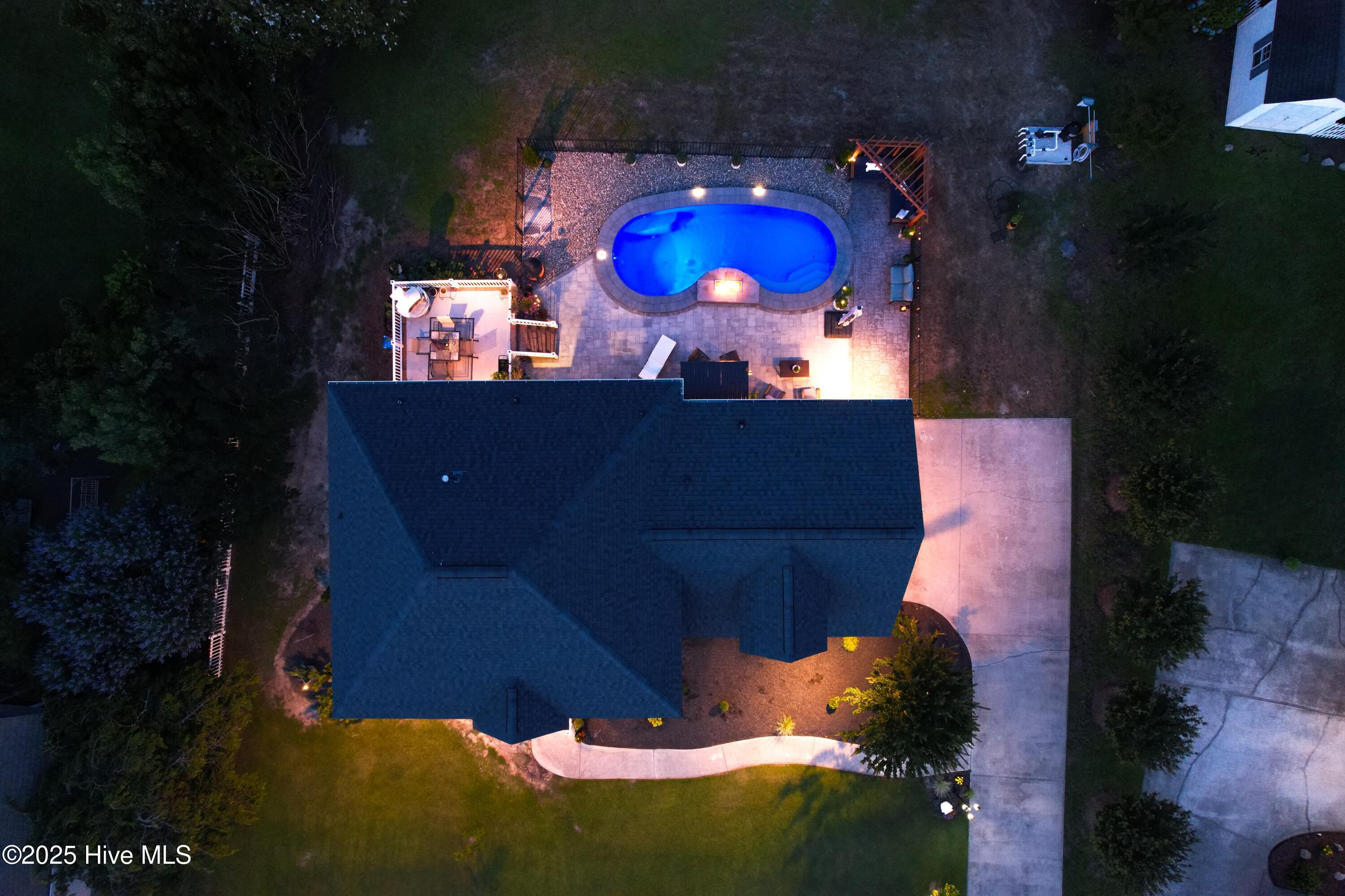 2221 Greaves Court
