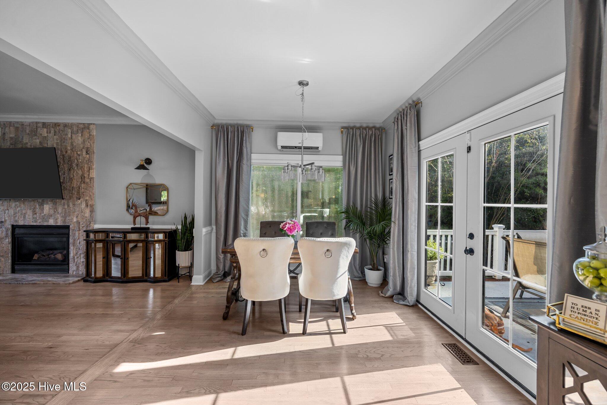 2221 Greaves Court