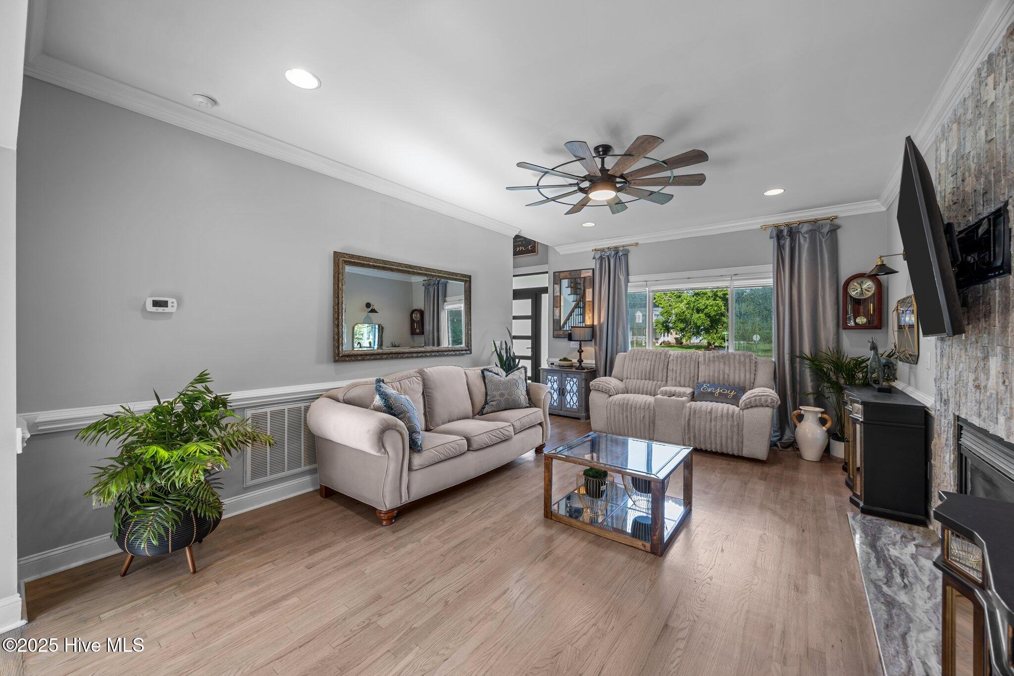 2221 Greaves Court
