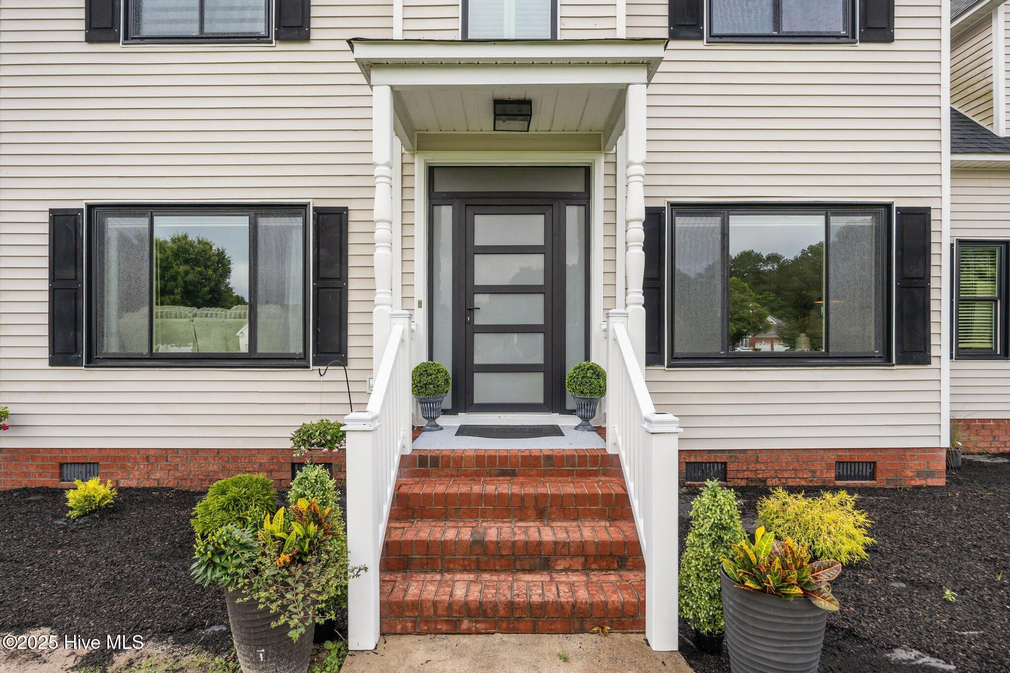 2221 Greaves Court