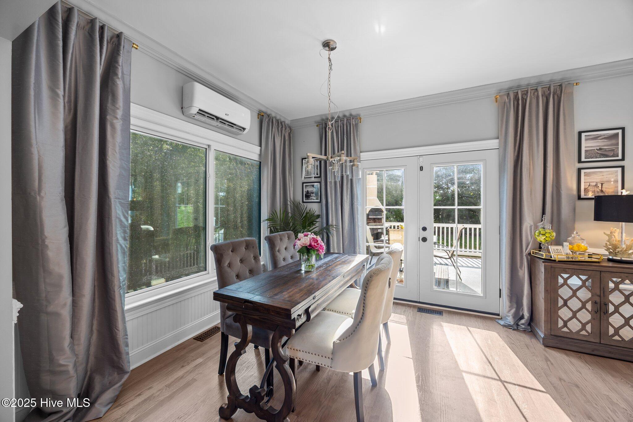 2221 Greaves Court