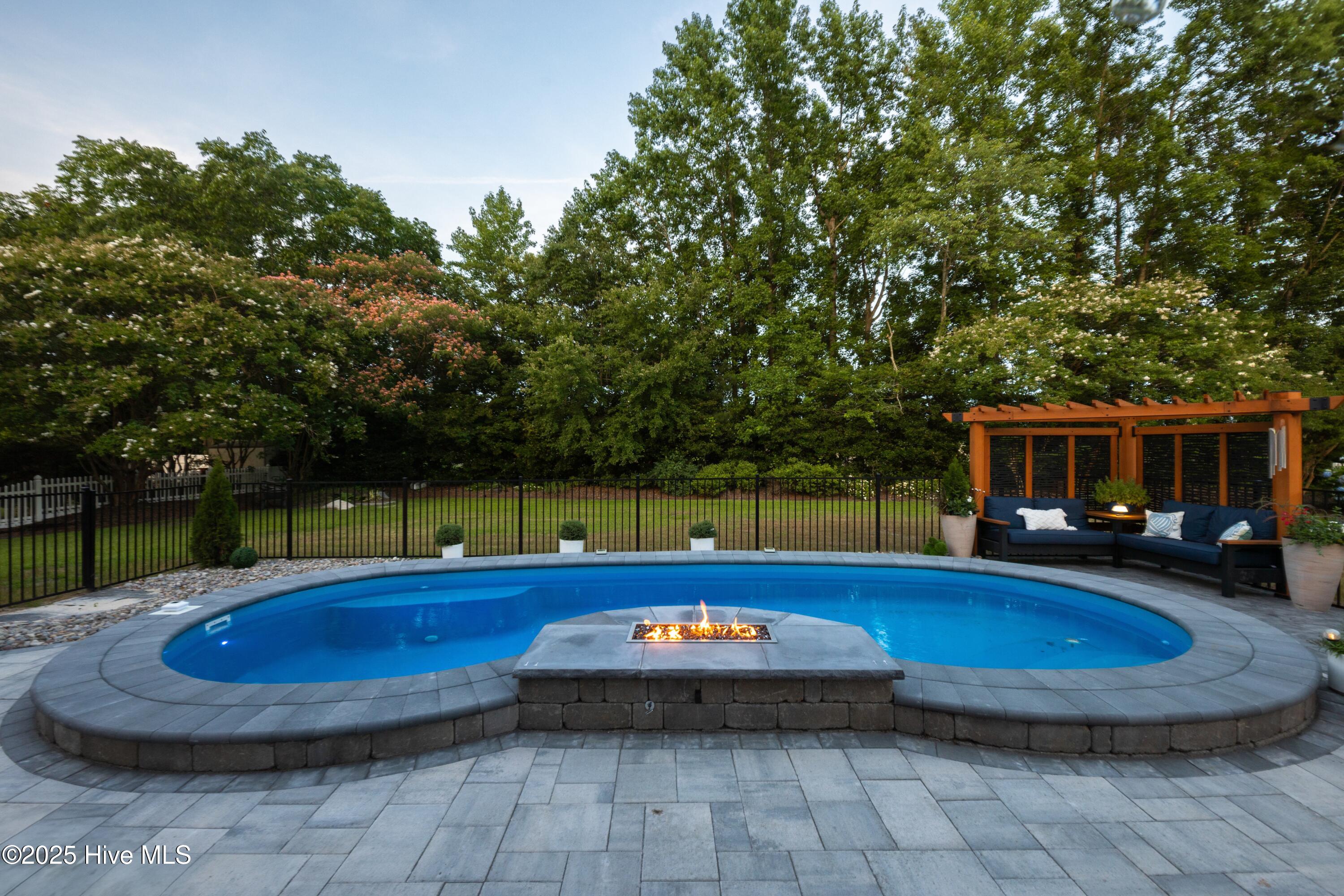 2221 Greaves Court