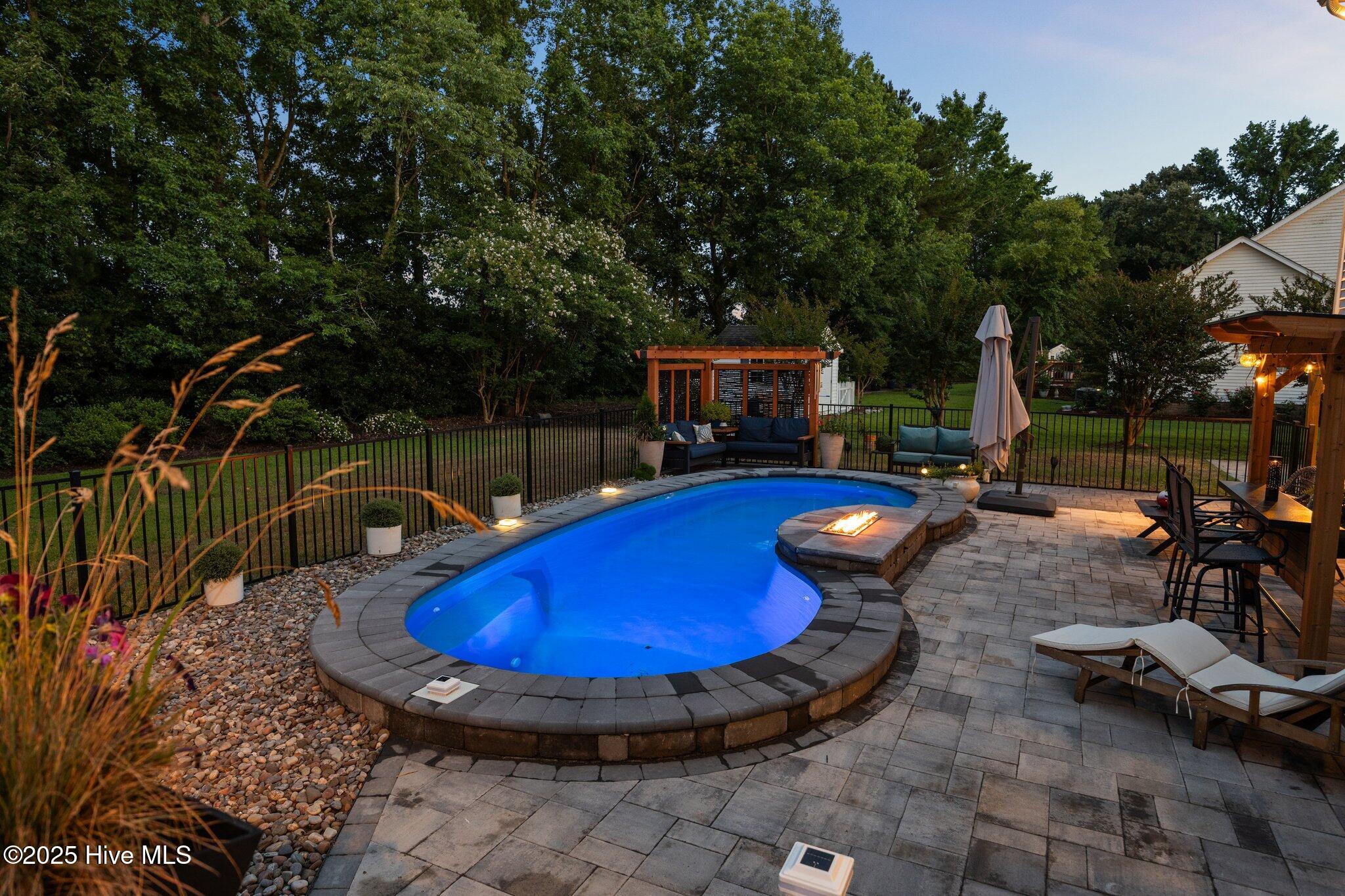 2221 Greaves Court