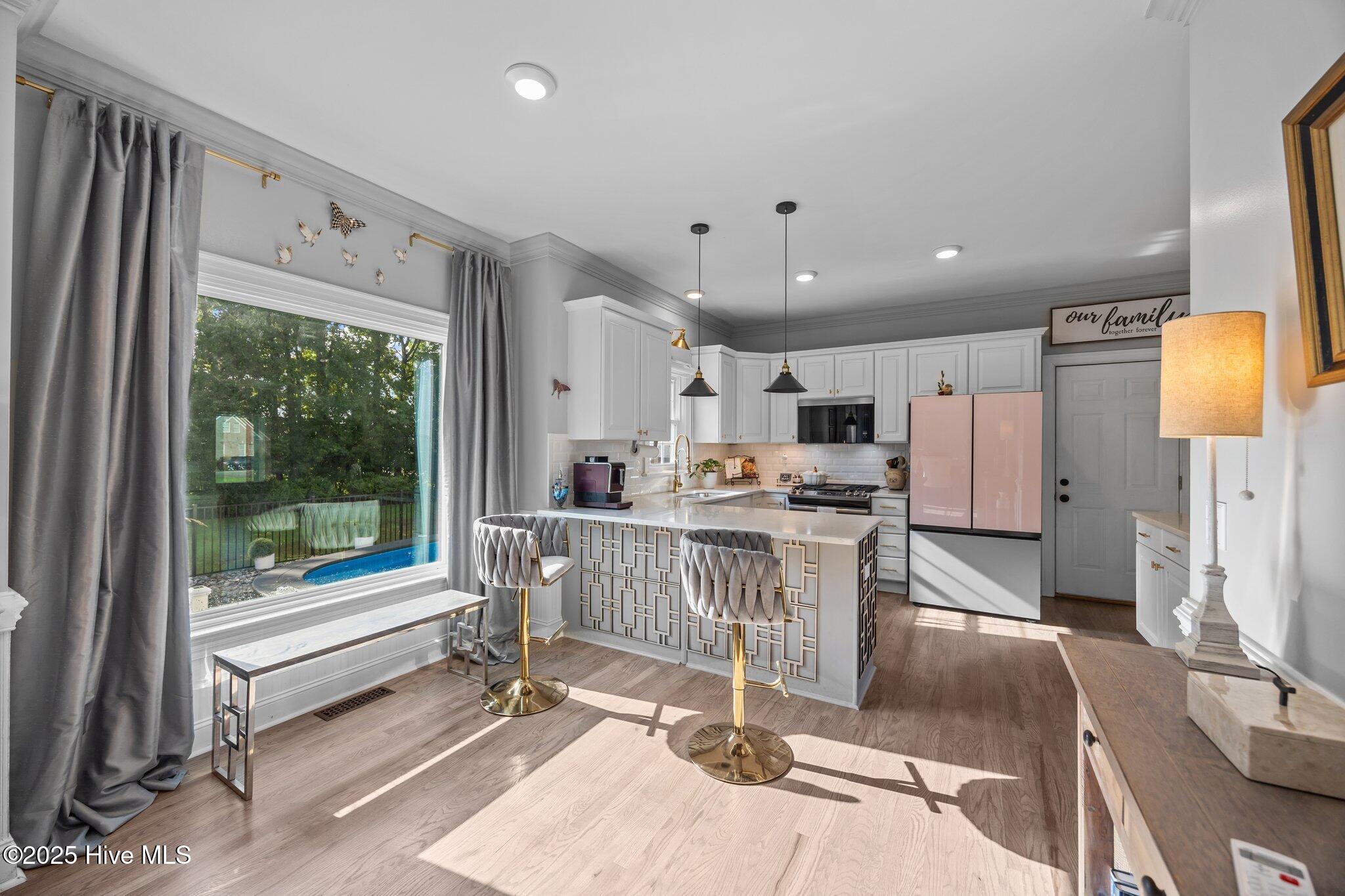 2221 Greaves Court