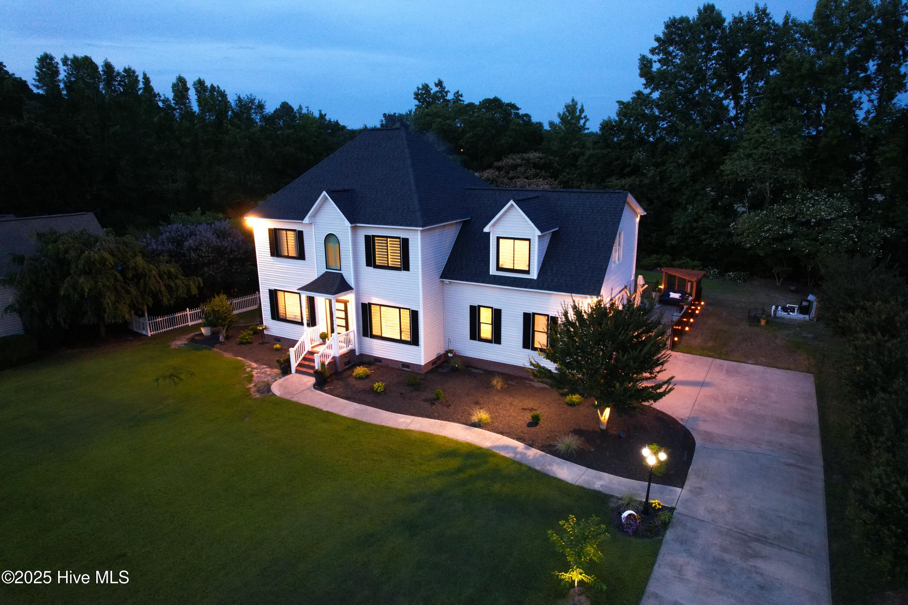 2221 Greaves Court