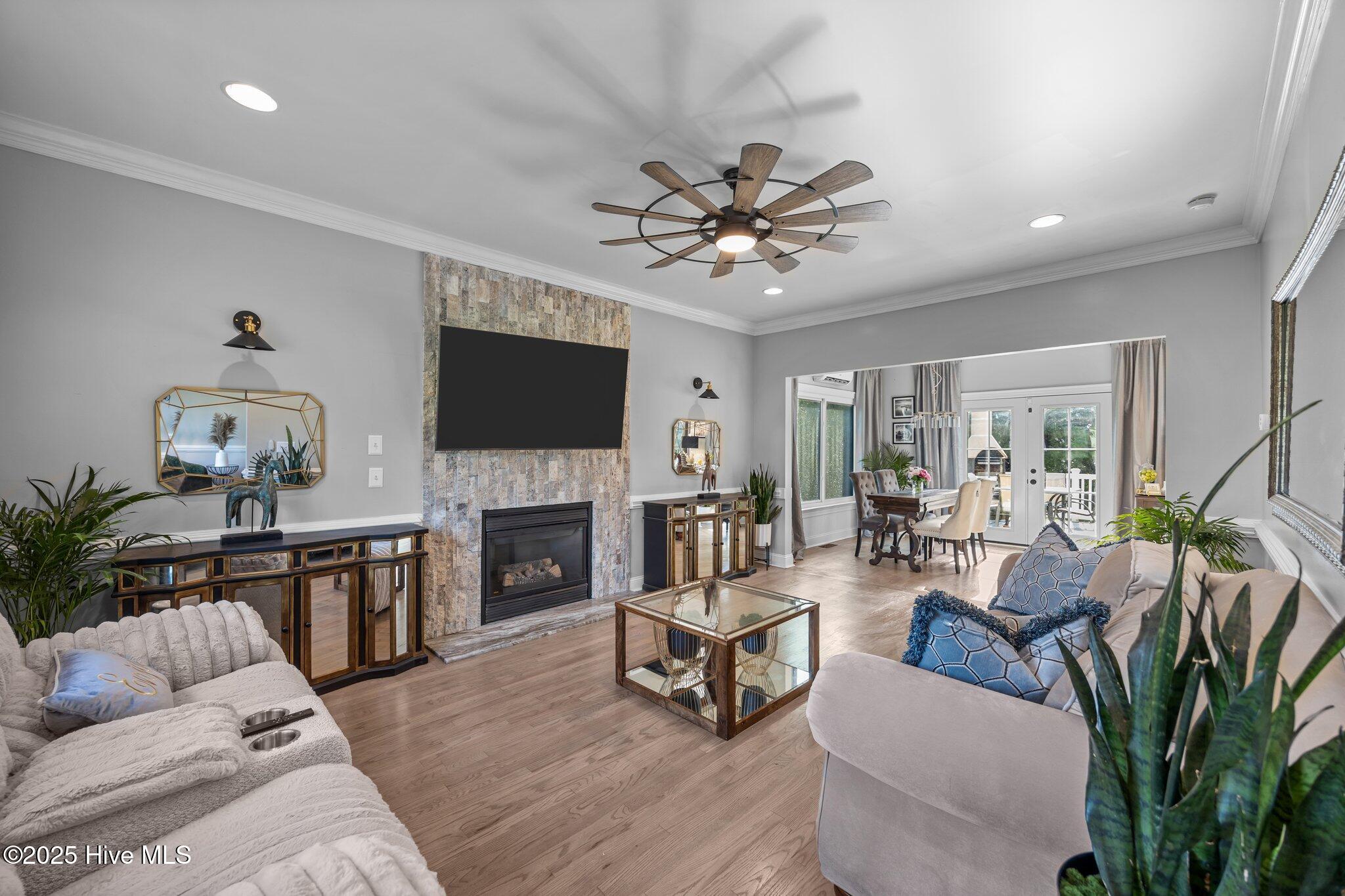 2221 Greaves Court