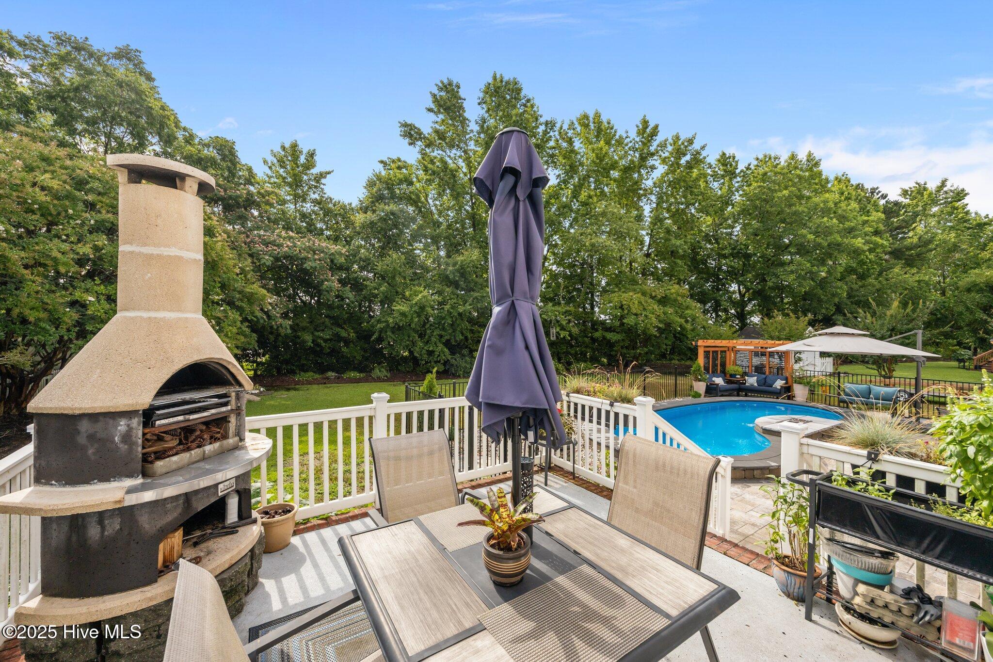 2221 Greaves Court