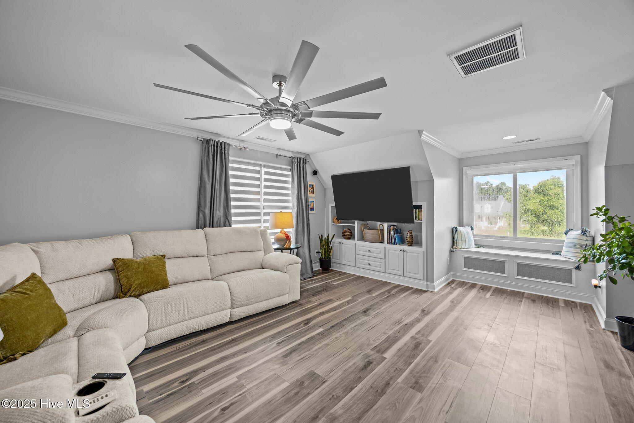 2221 Greaves Court