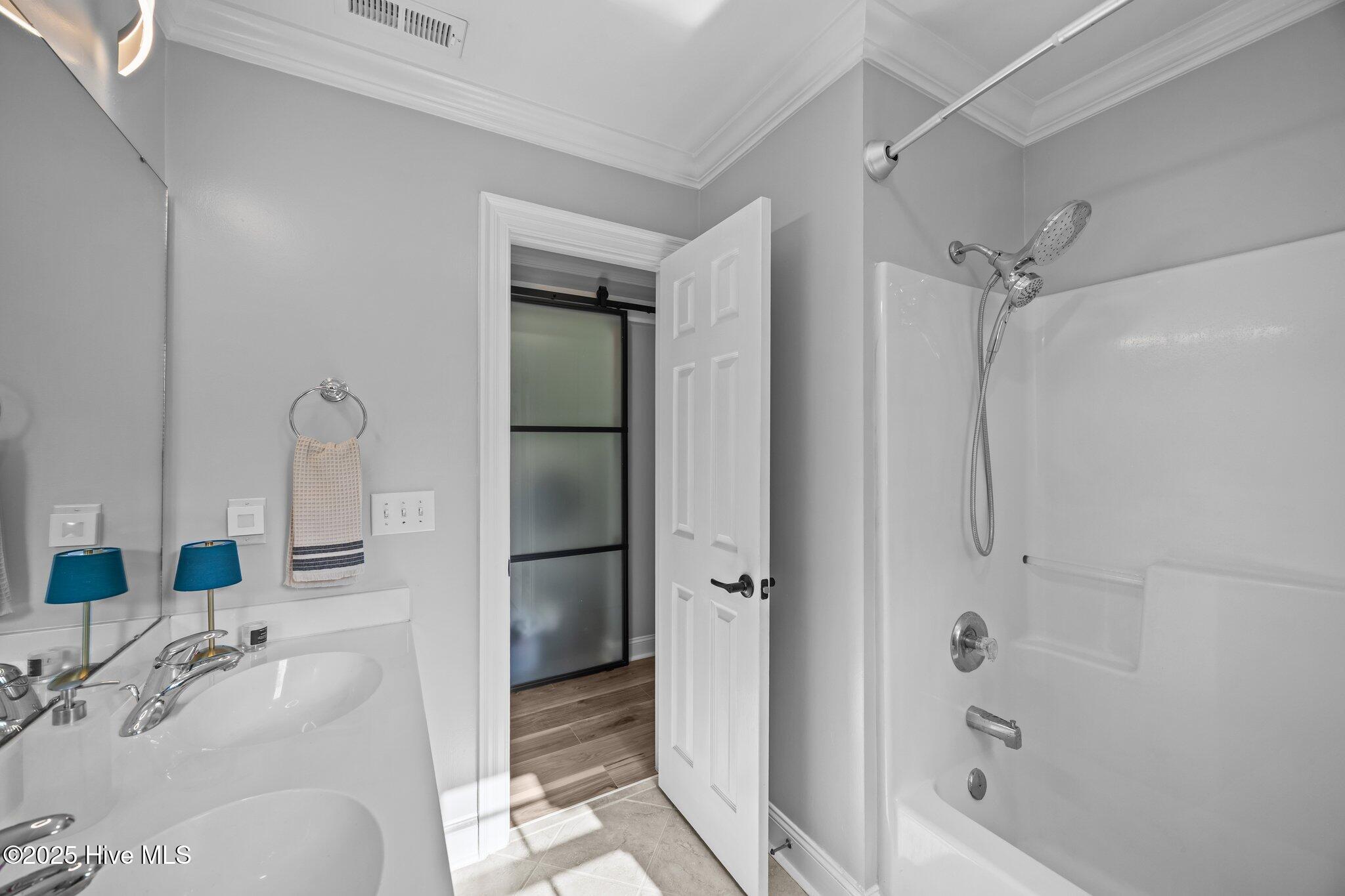 2221 Greaves Court