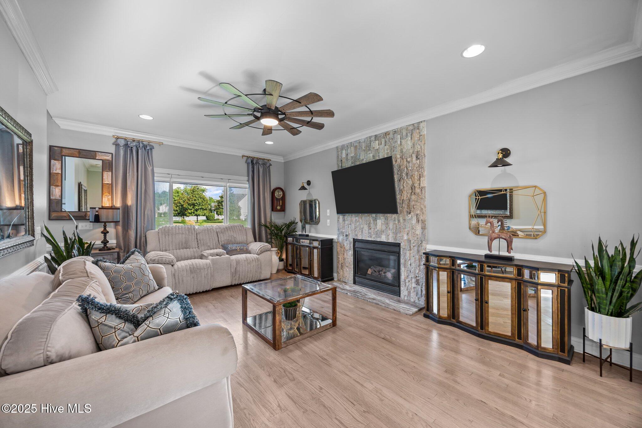2221 Greaves Court