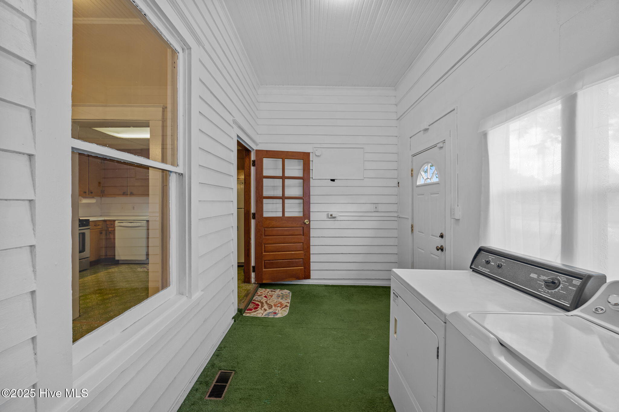 820 E 4th Street
