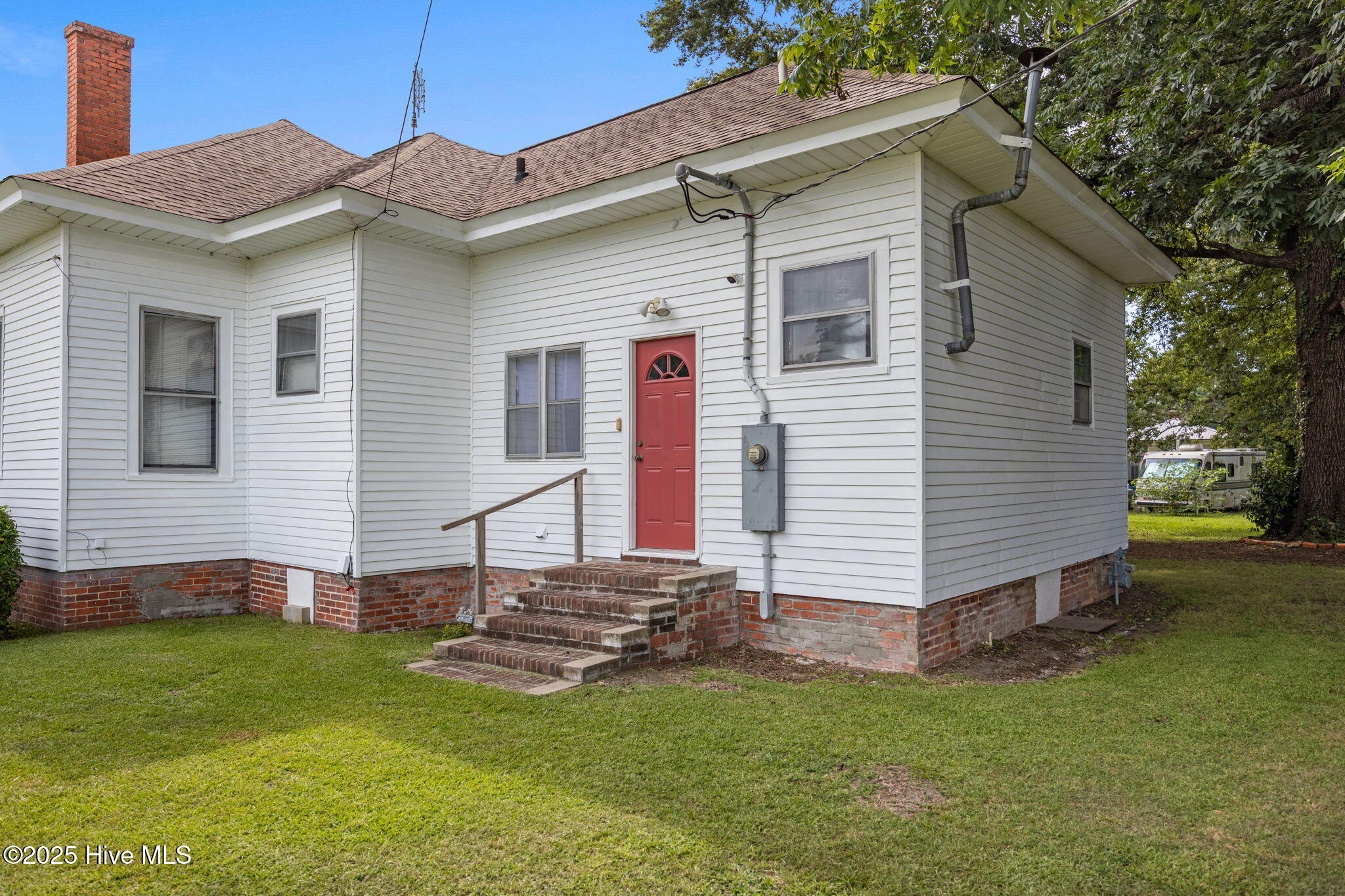 820 E 4th Street
