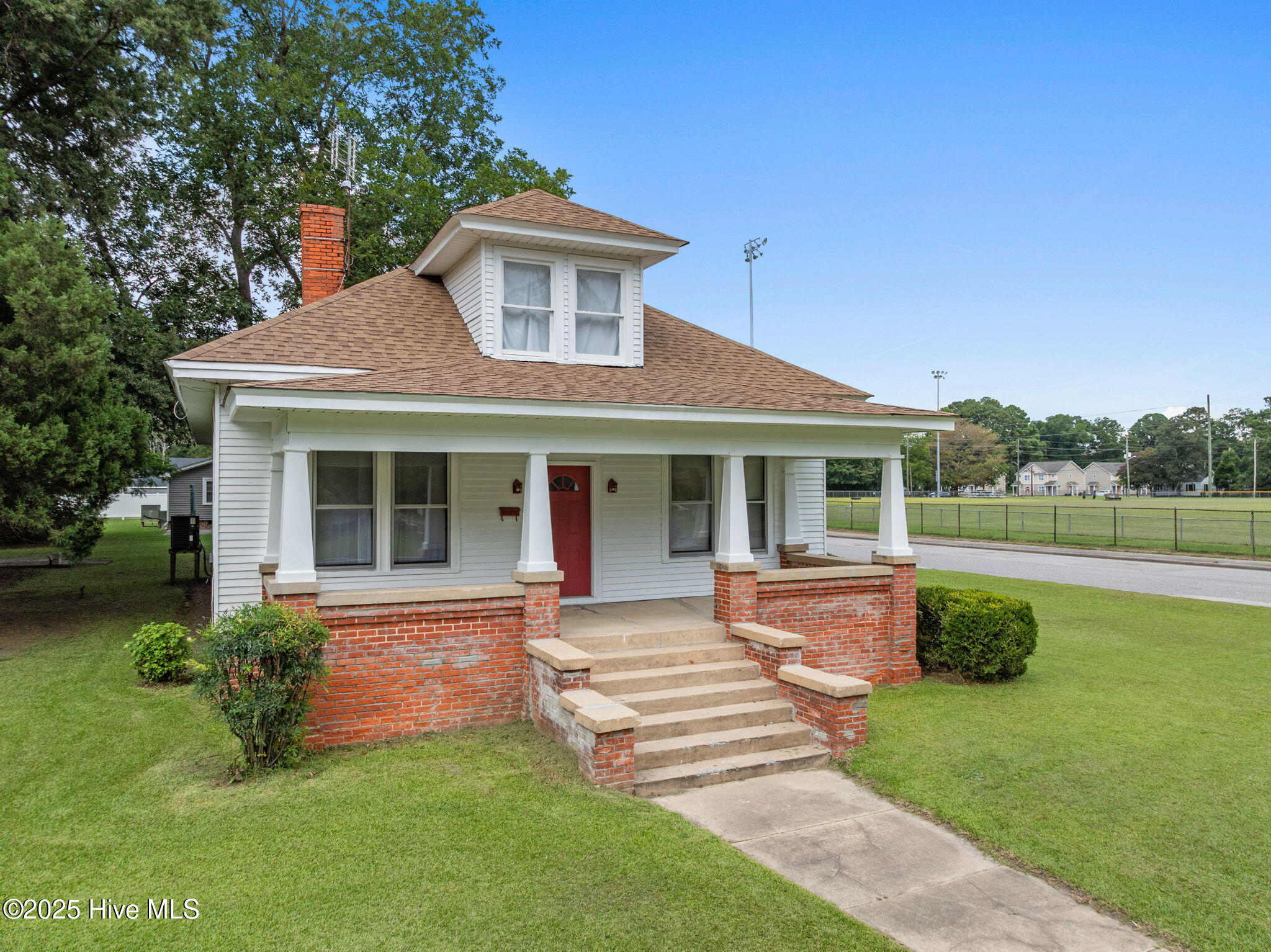 820 E 4th Street