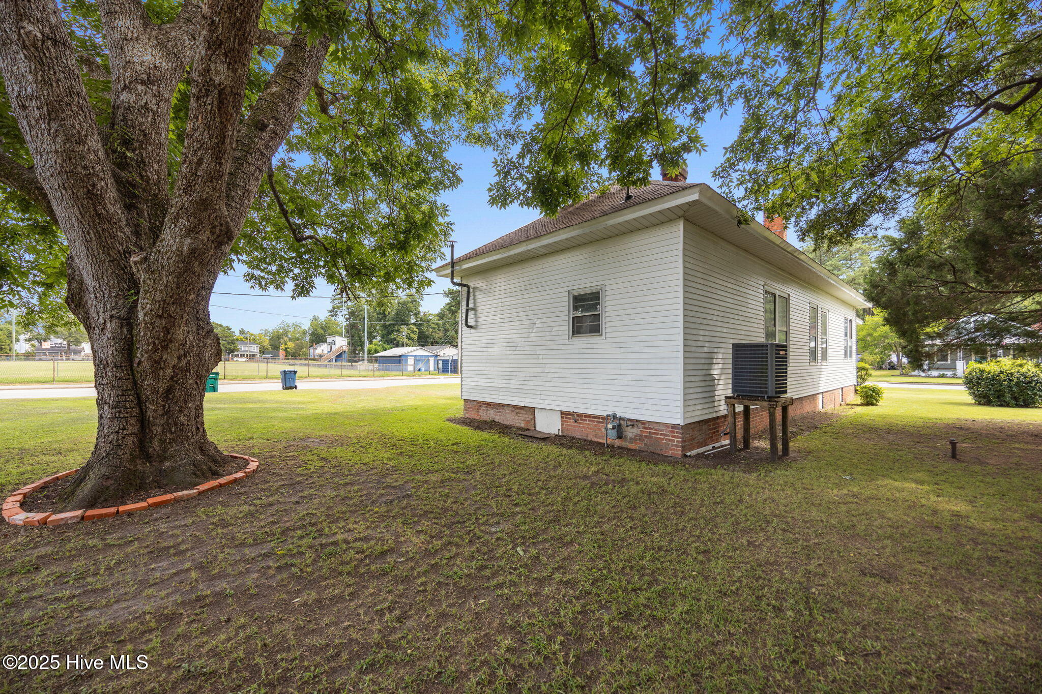 820 E 4th Street