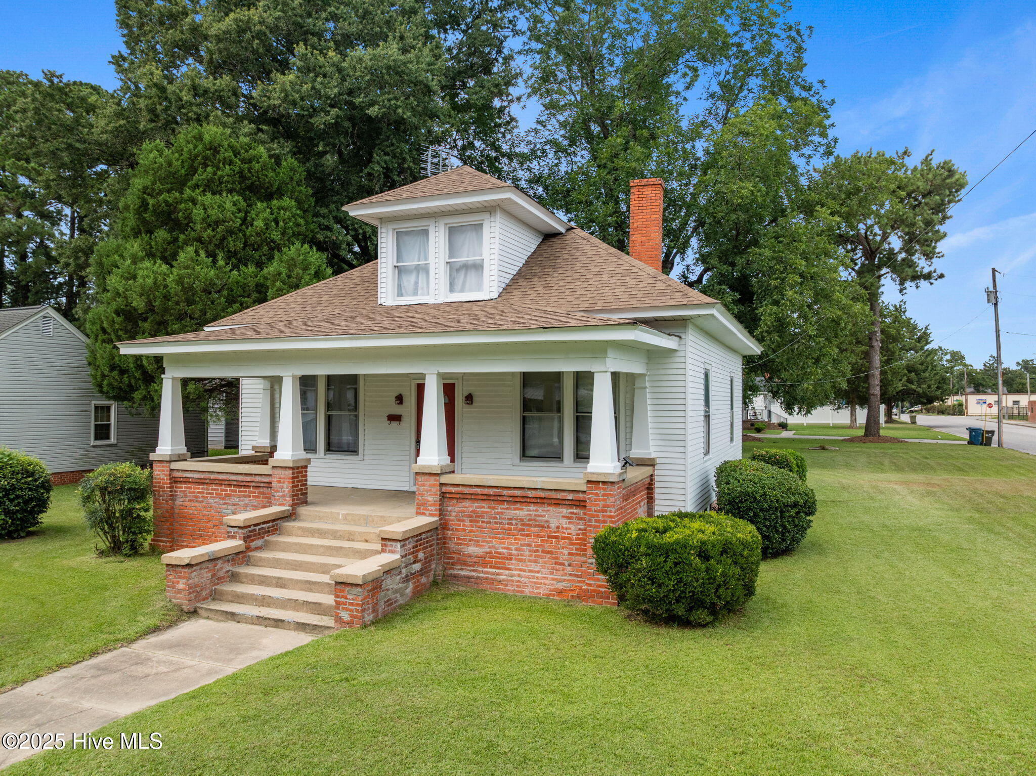 820 E 4th Street