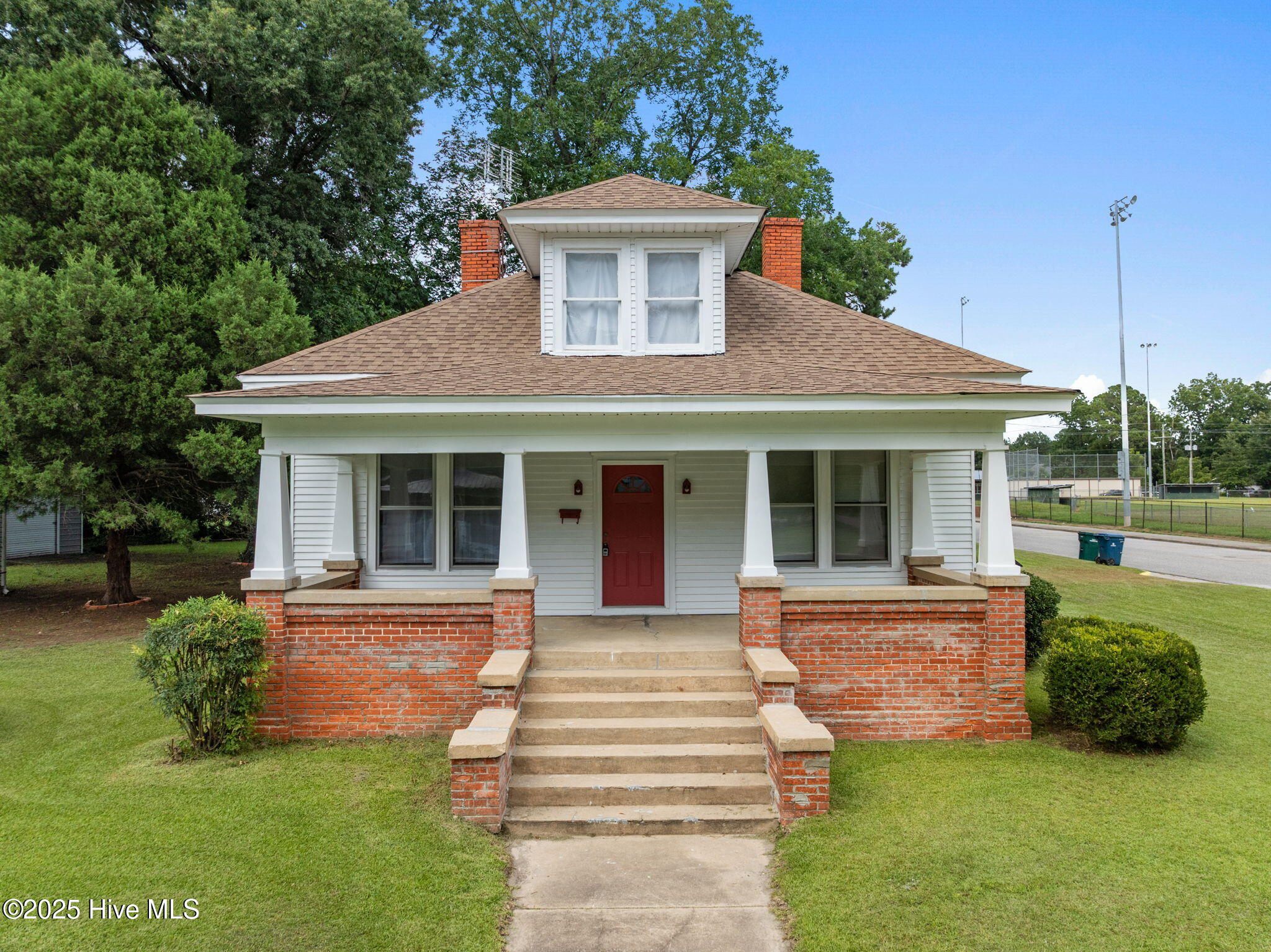 820 E 4th Street