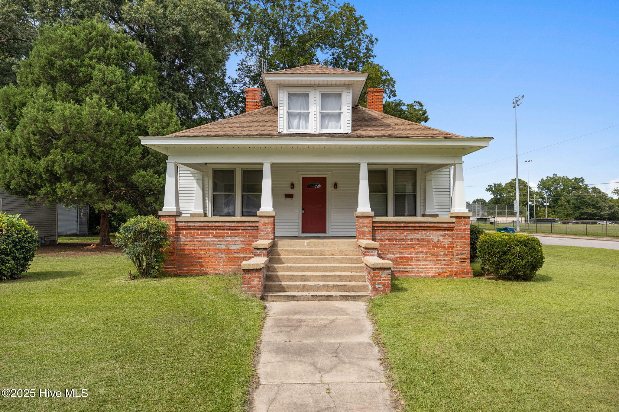 820 E 4th Street