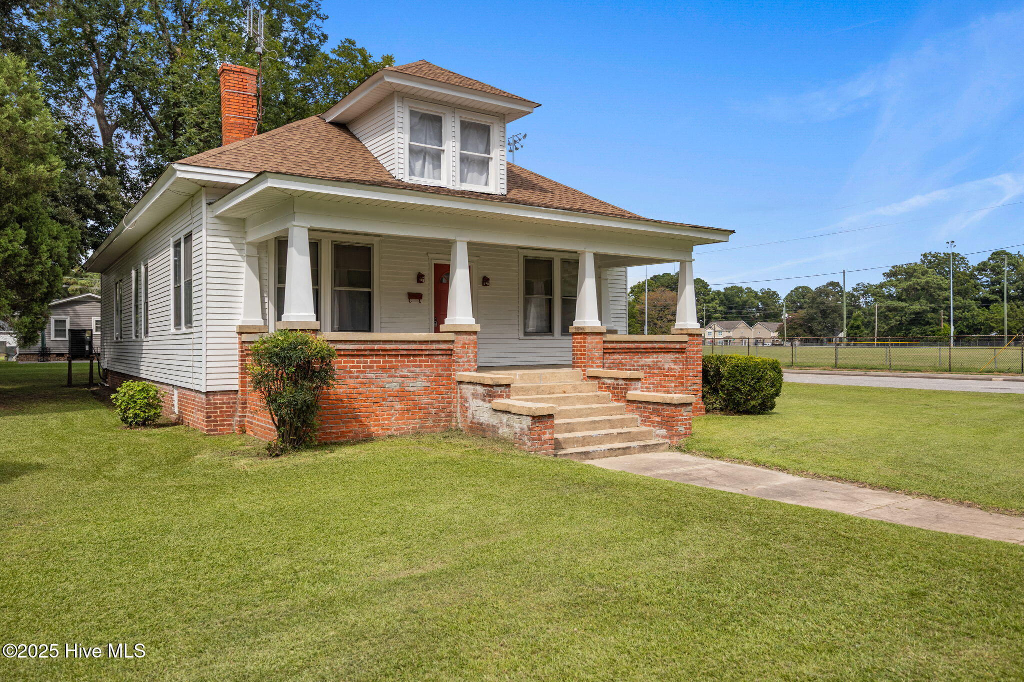 820 E 4th Street