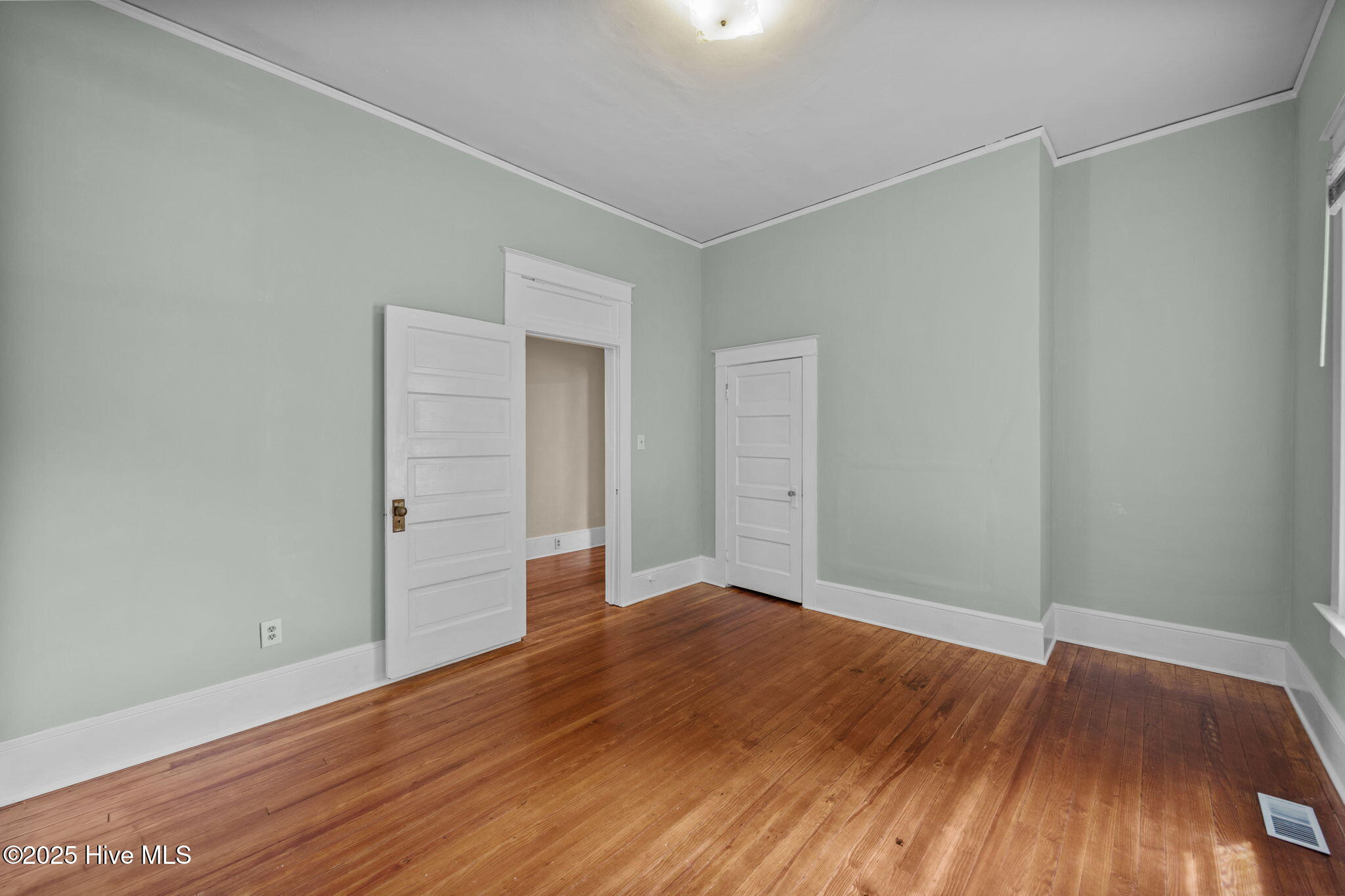 820 E 4th Street