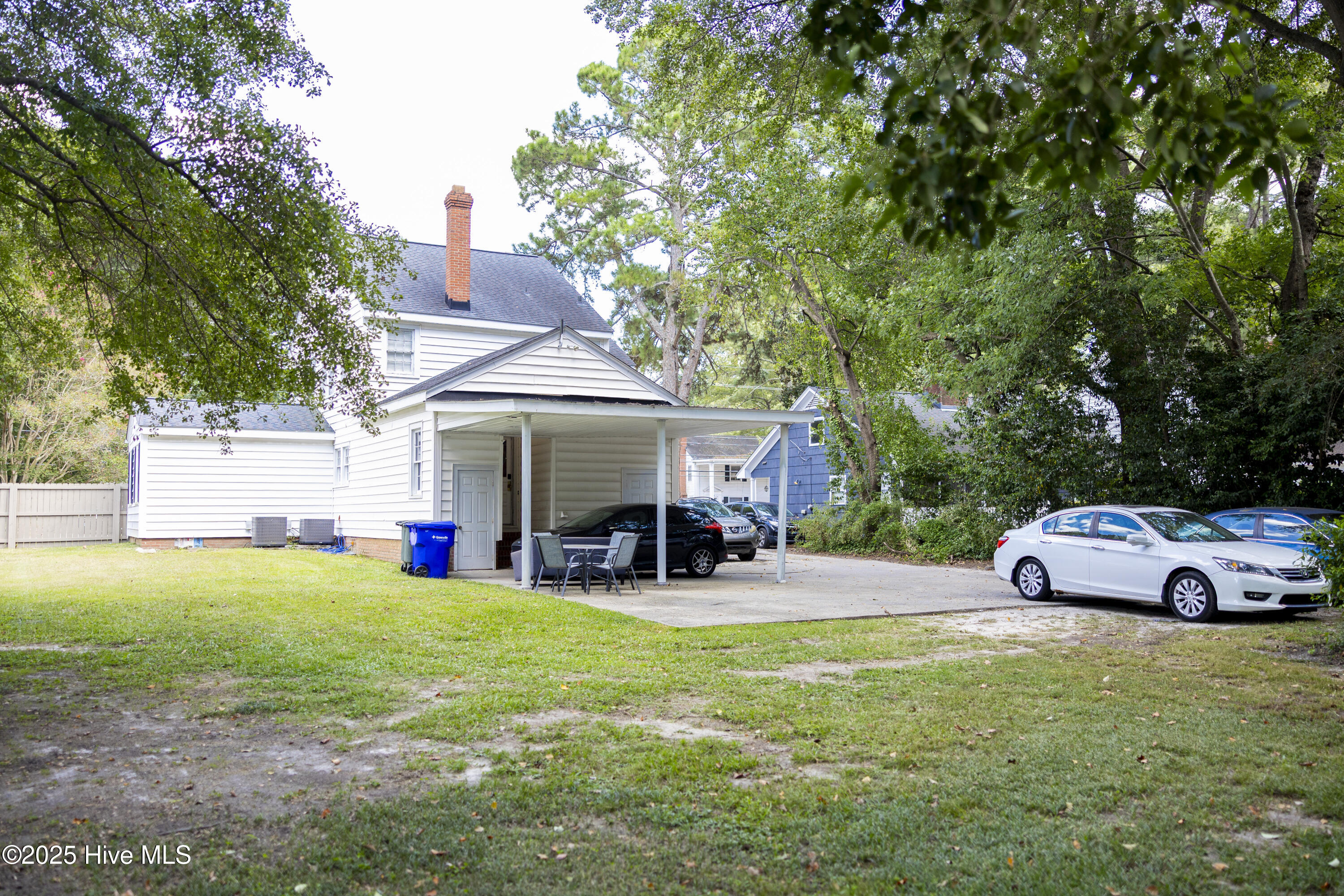 606 S Elm Street