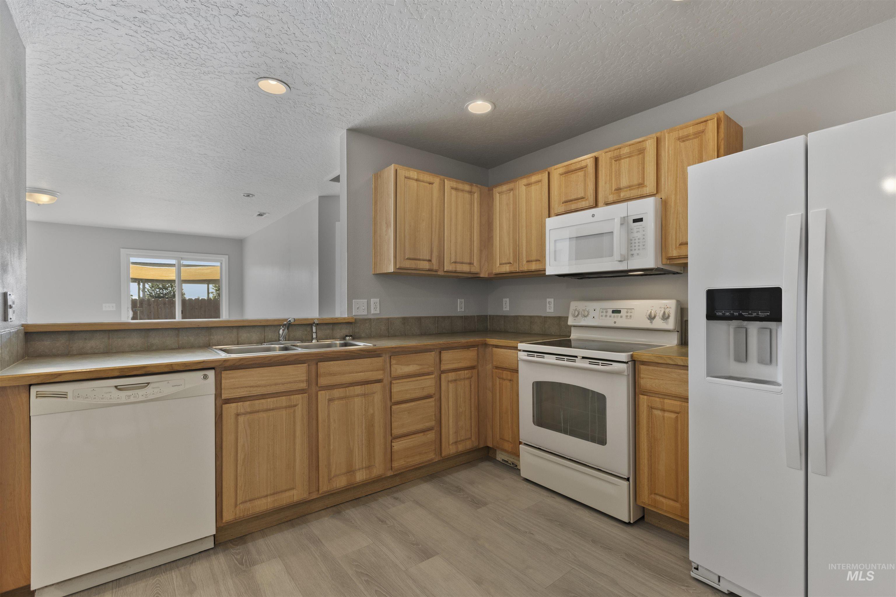 118 Bridgeport Ave