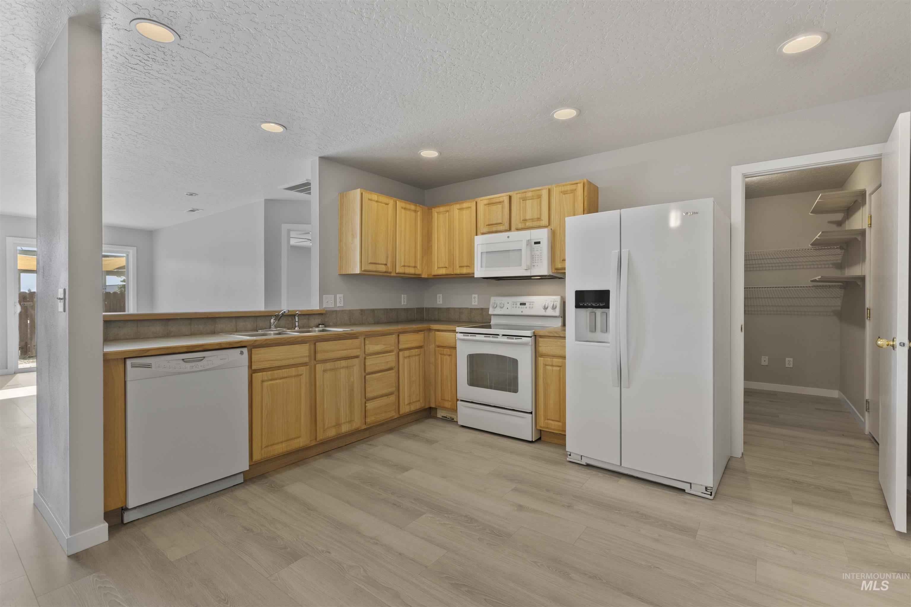118 Bridgeport Ave