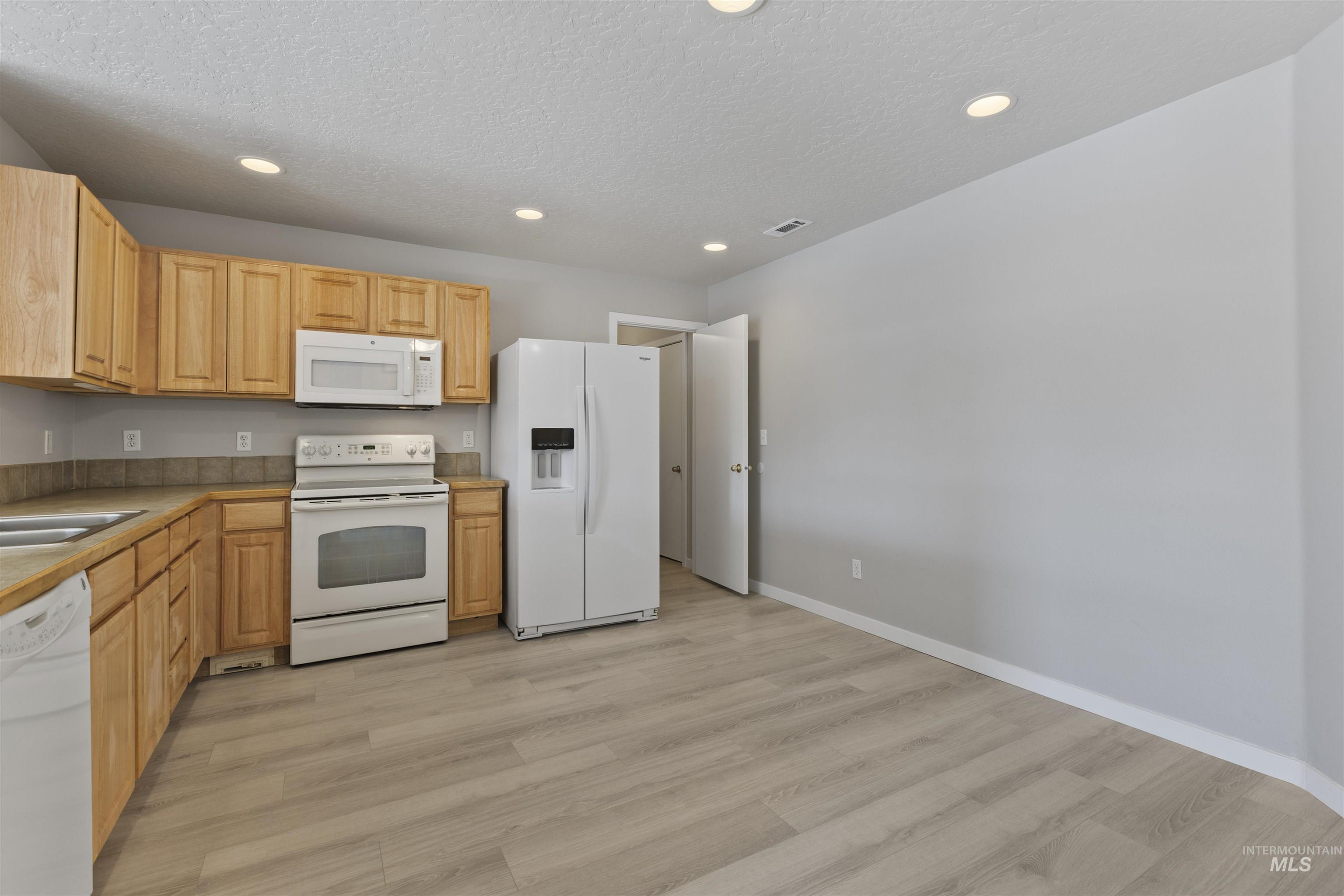 118 Bridgeport Ave