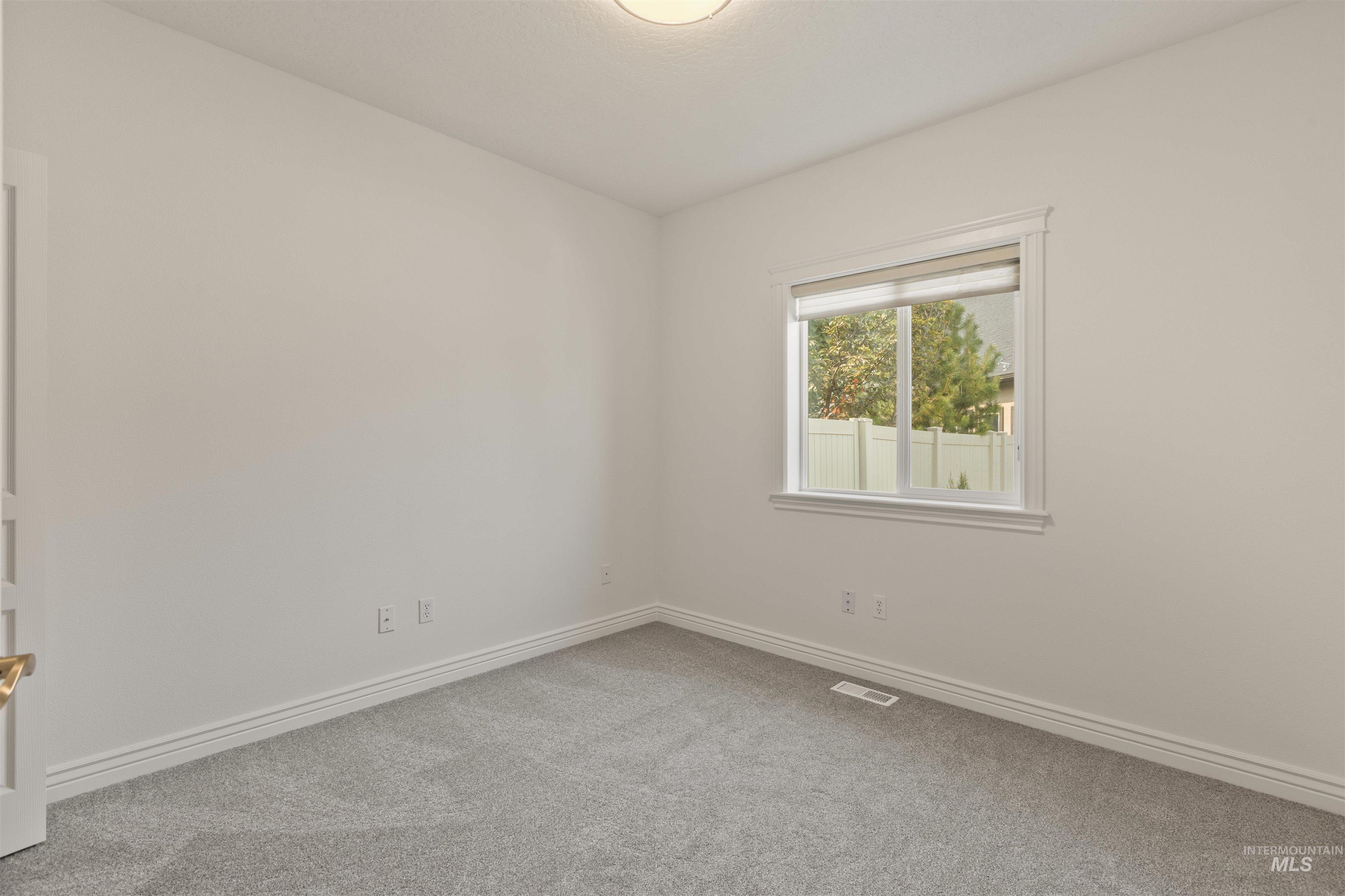 940 W Heather Woods Dr