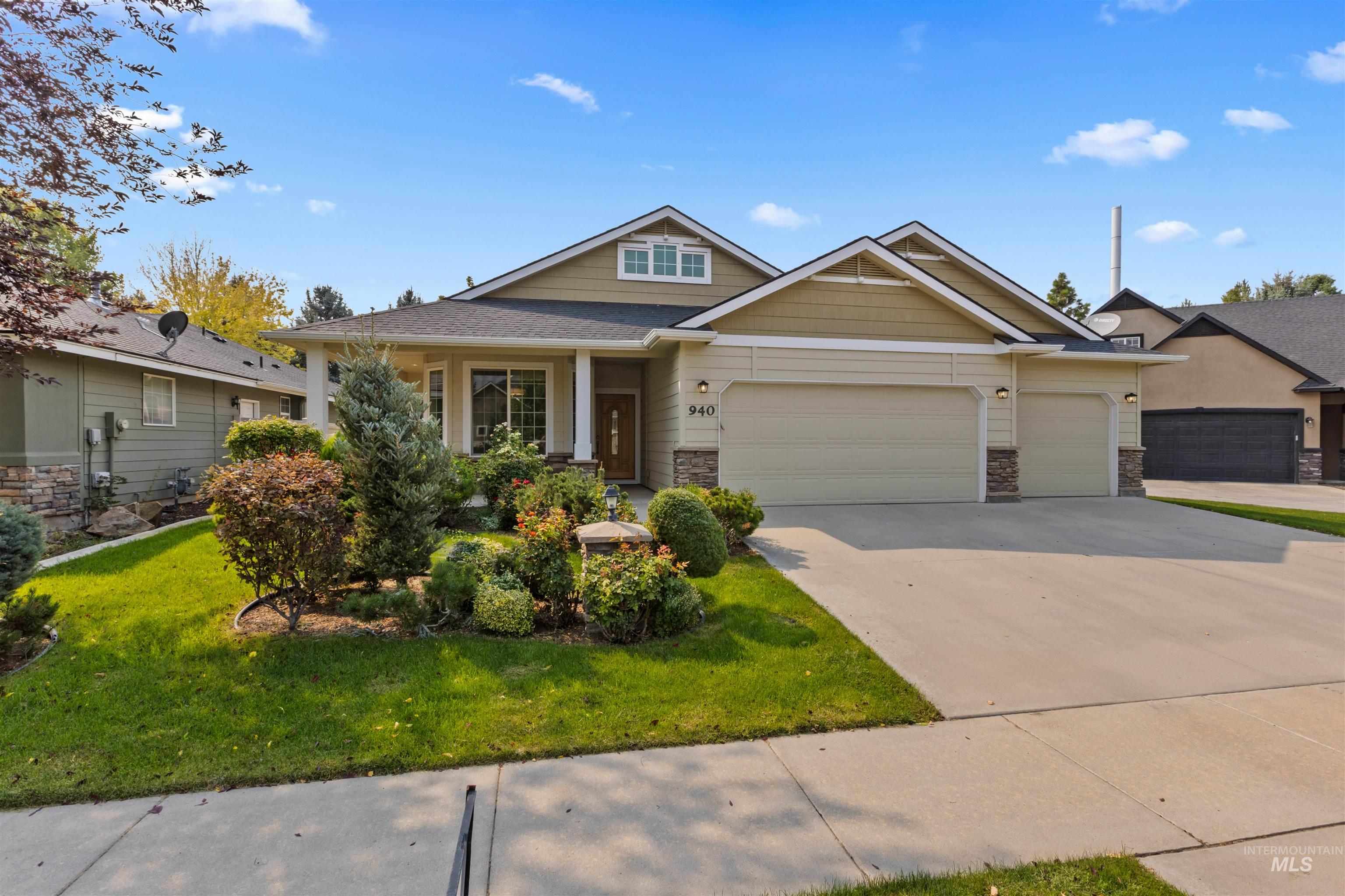 940 W Heather Woods Dr
