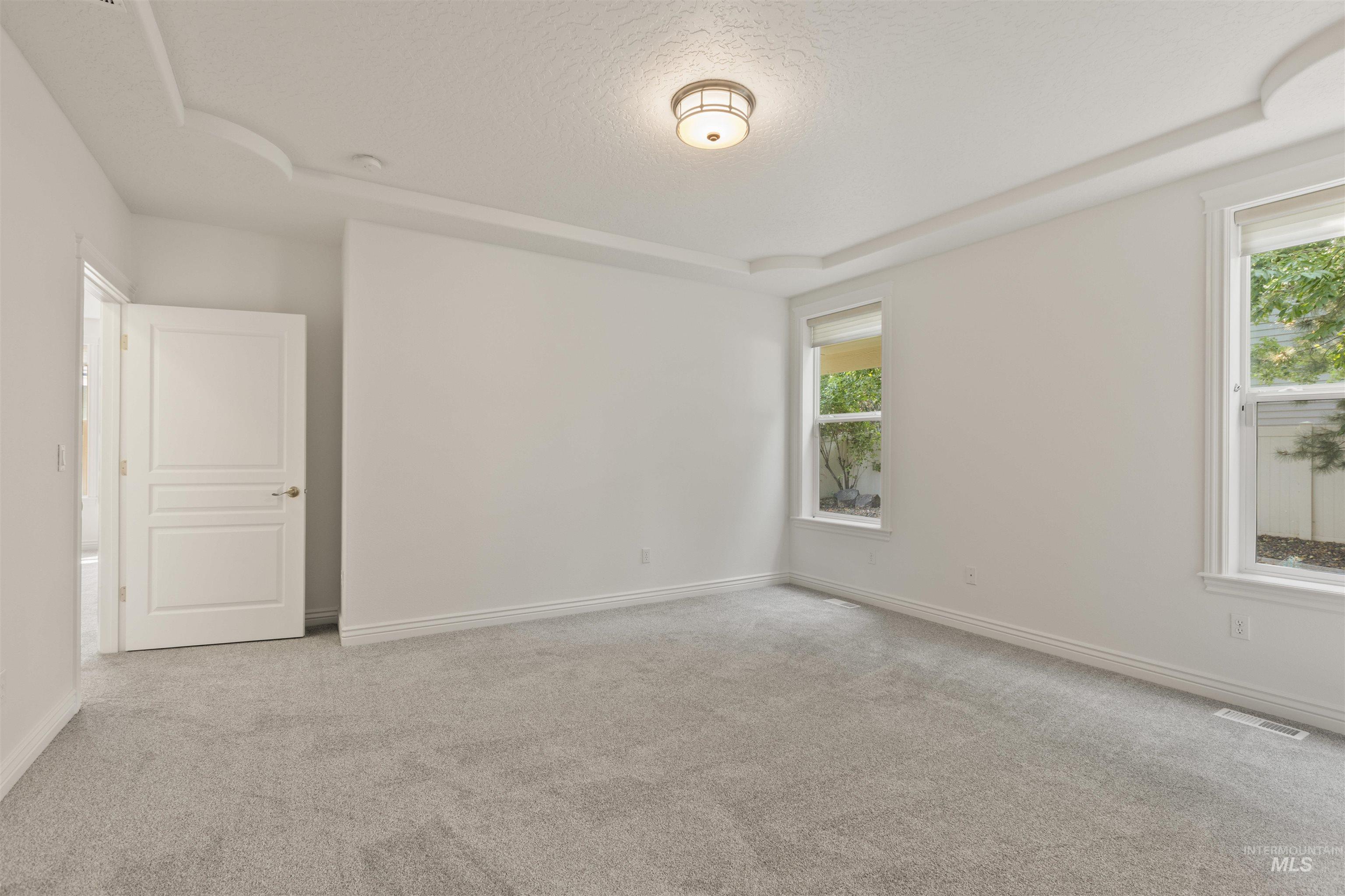 940 W Heather Woods Dr