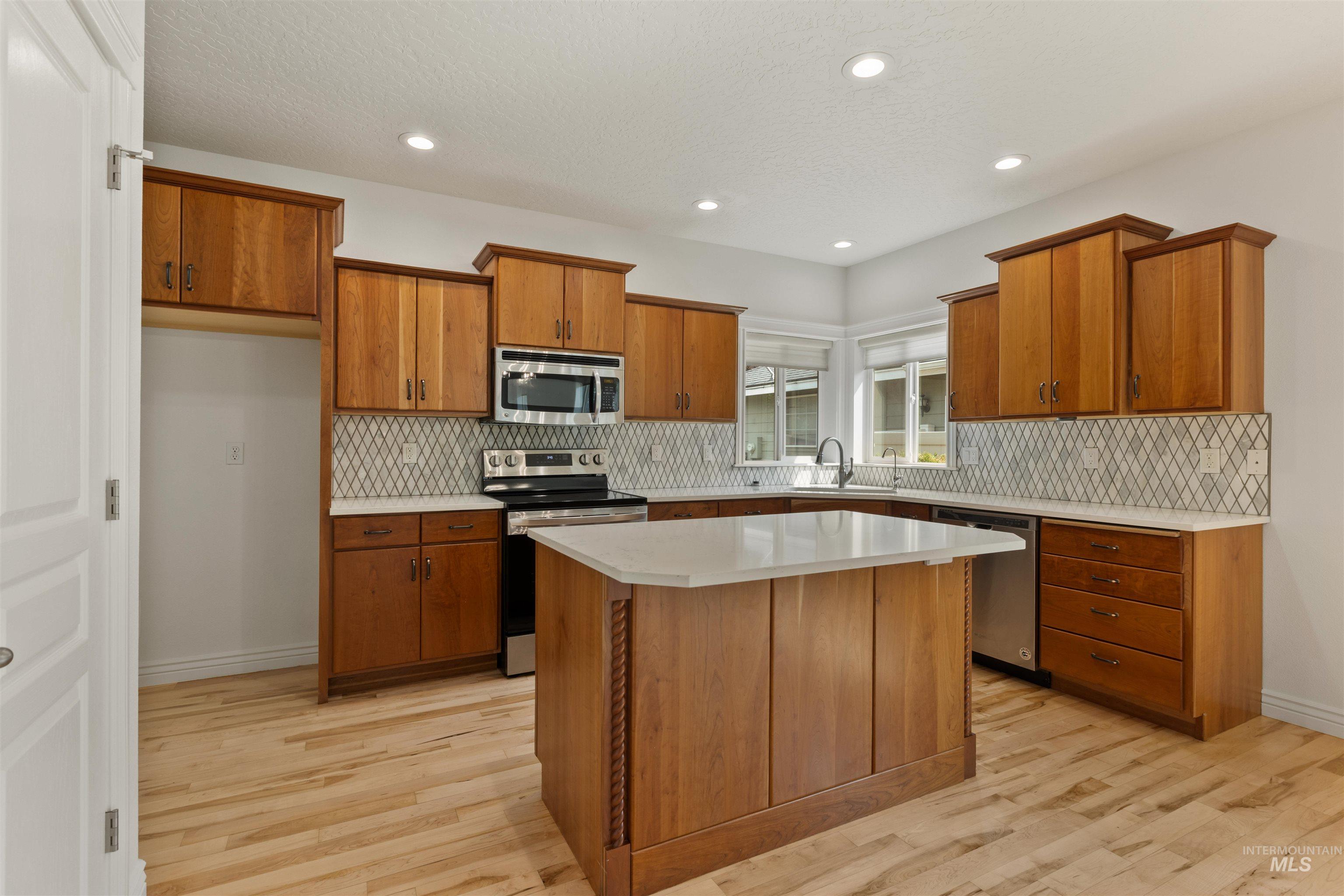 940 W Heather Woods Dr