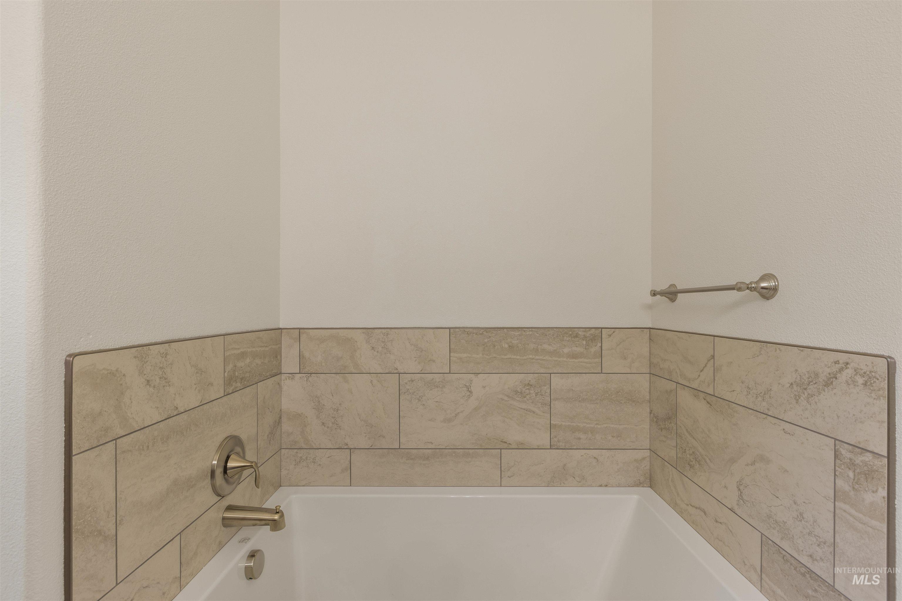 940 W Heather Woods Dr