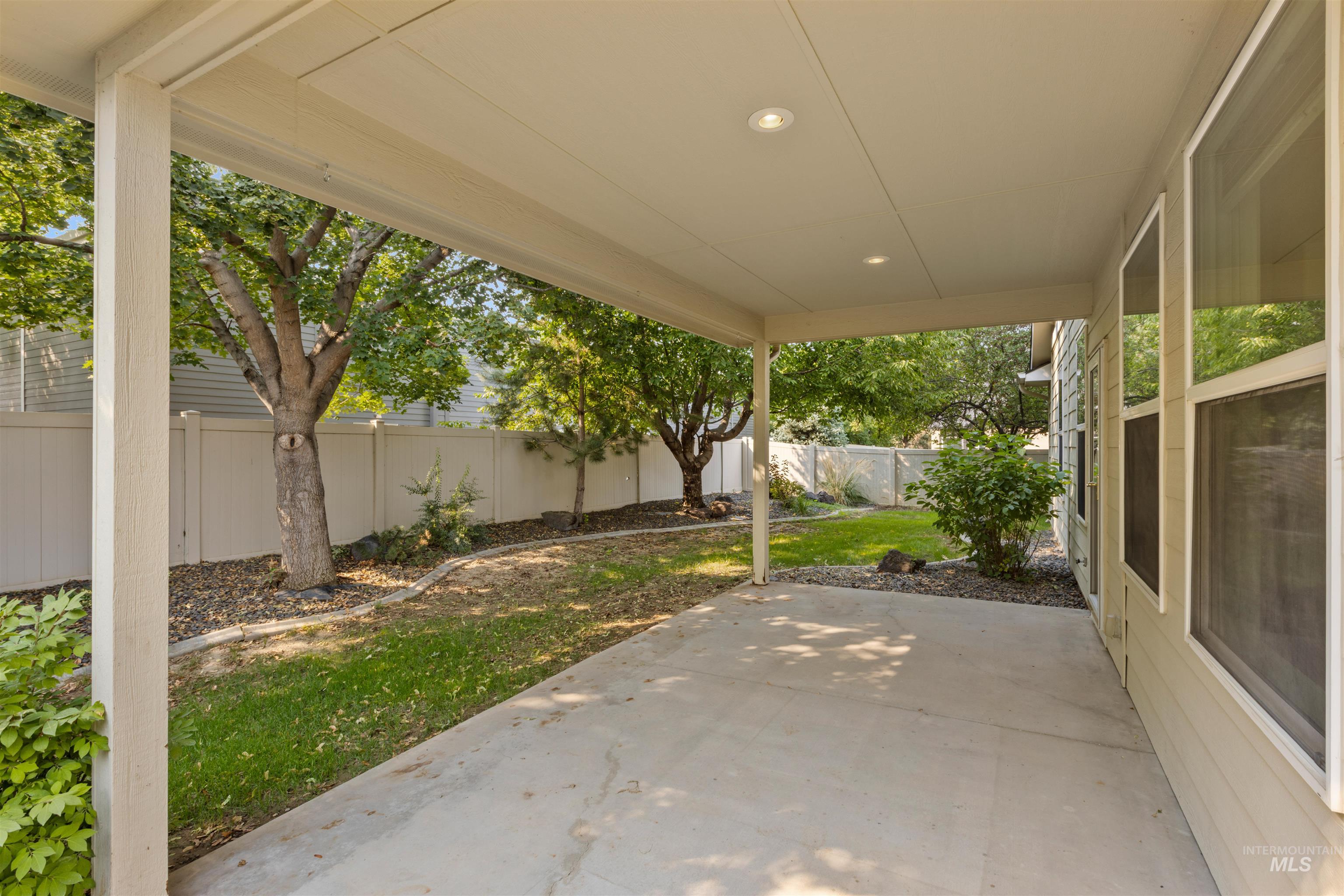 940 W Heather Woods Dr
