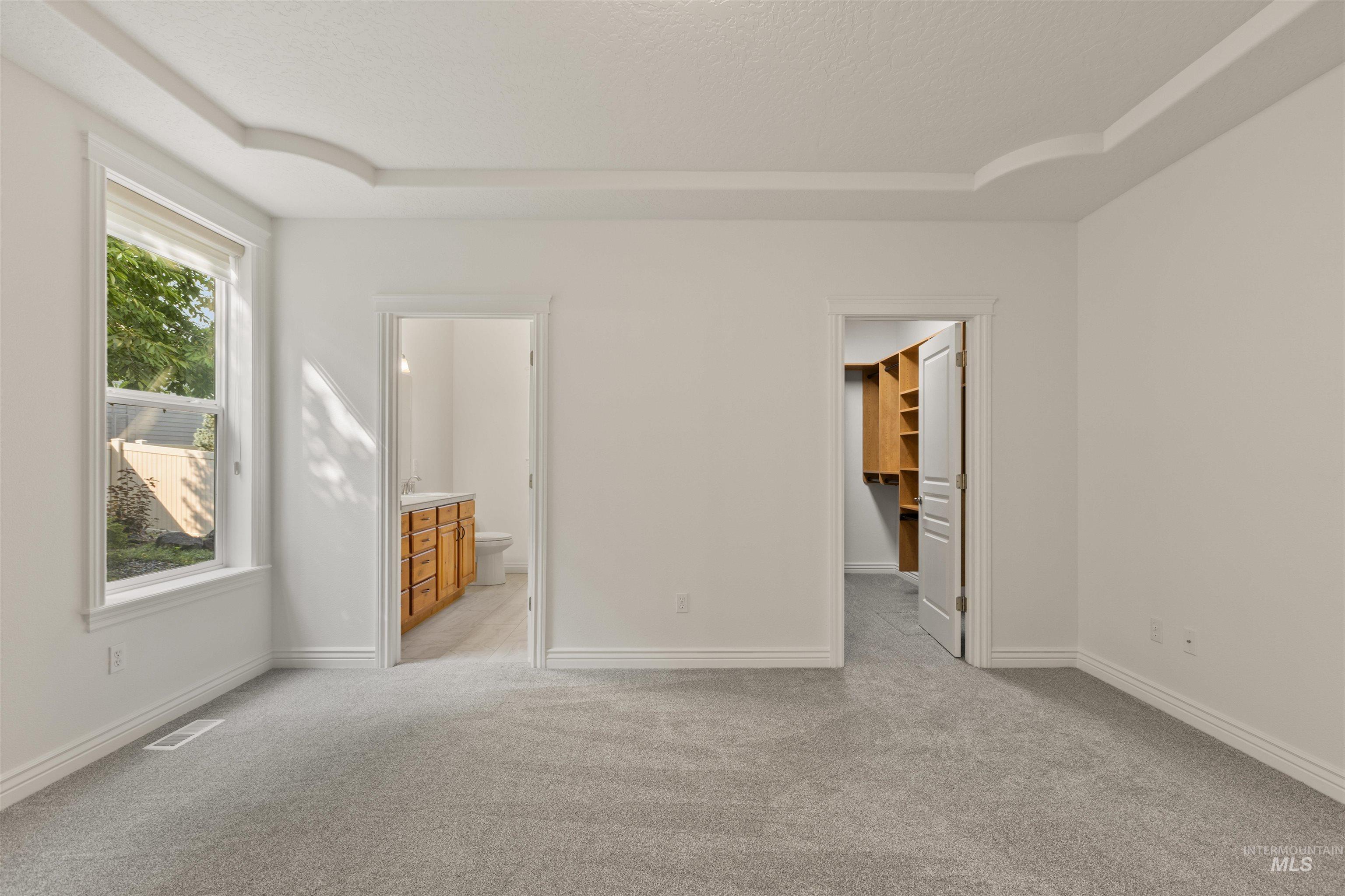 940 W Heather Woods Dr