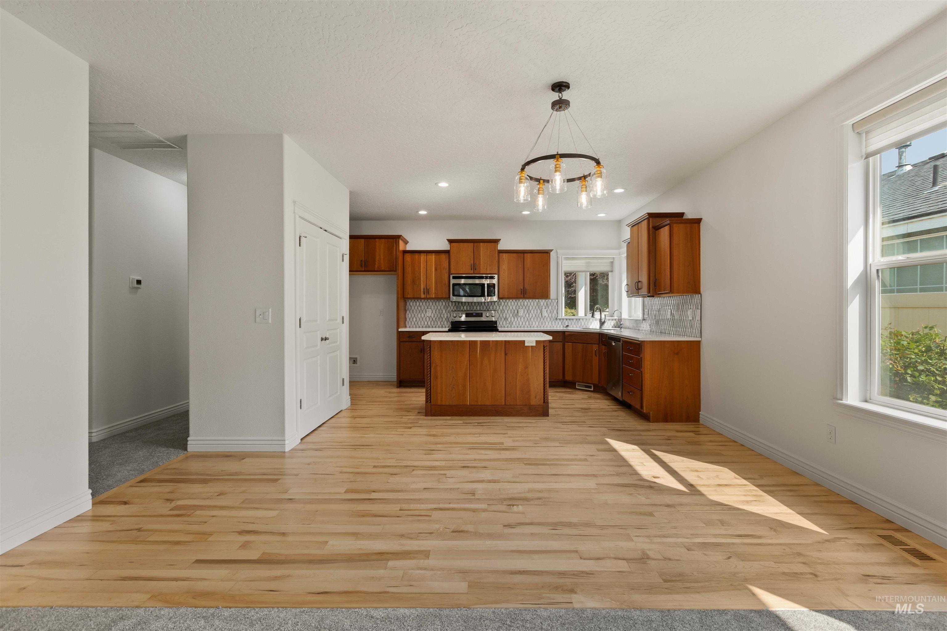 940 W Heather Woods Dr