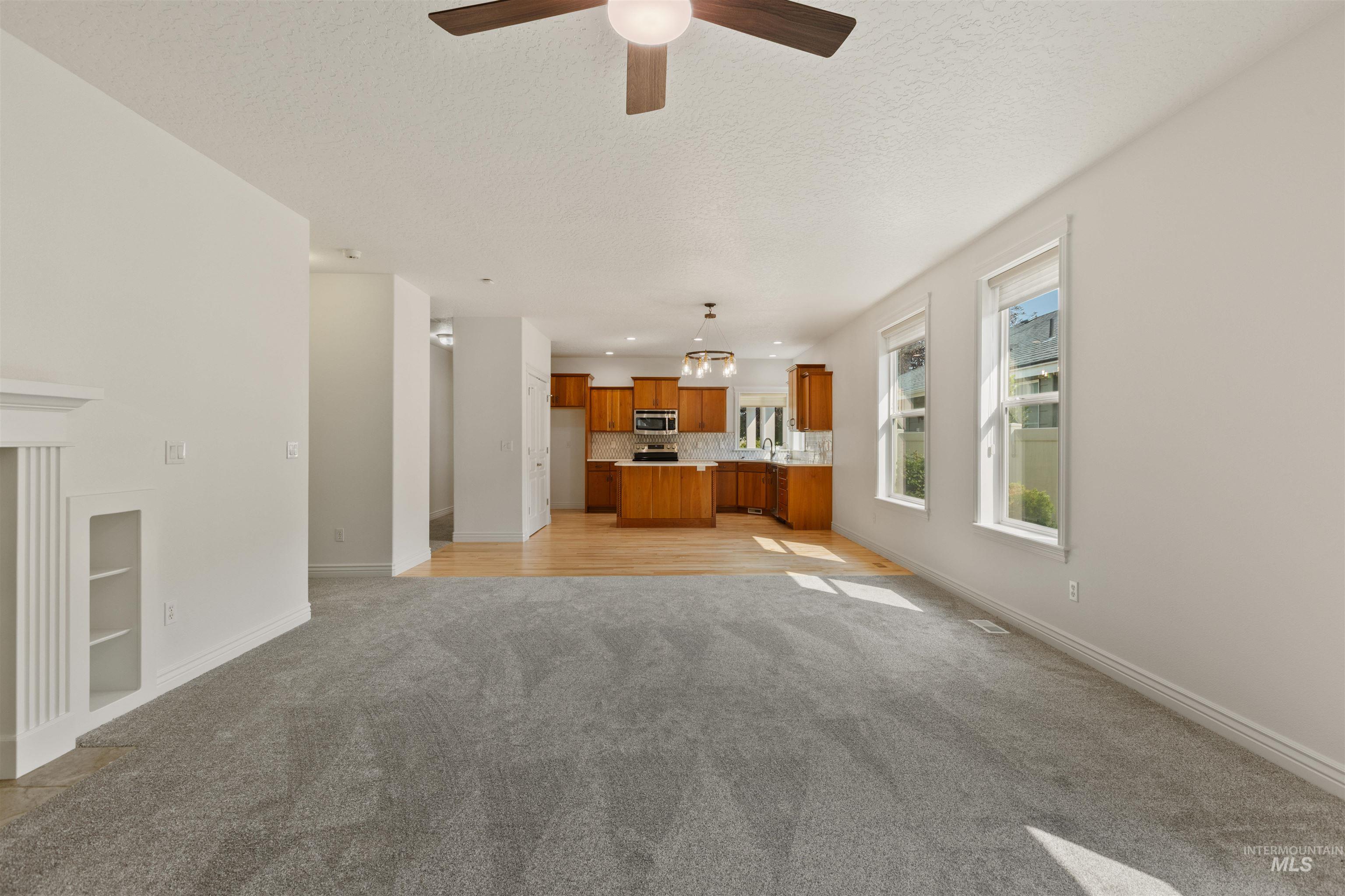 940 W Heather Woods Dr